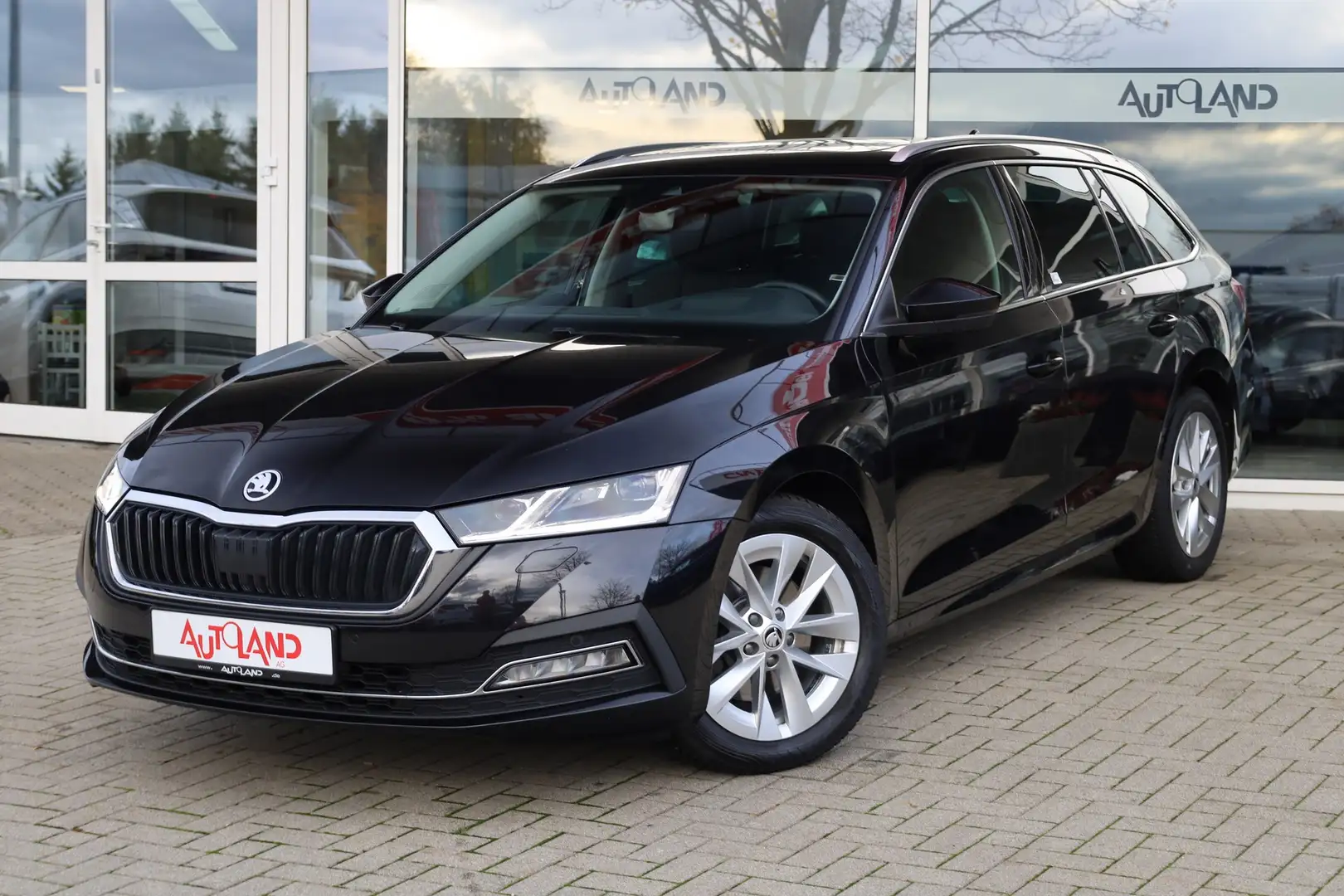Skoda Octavia Combi 1.5 16V TSI Style LED Navi ACC DAB Schwarz - 2