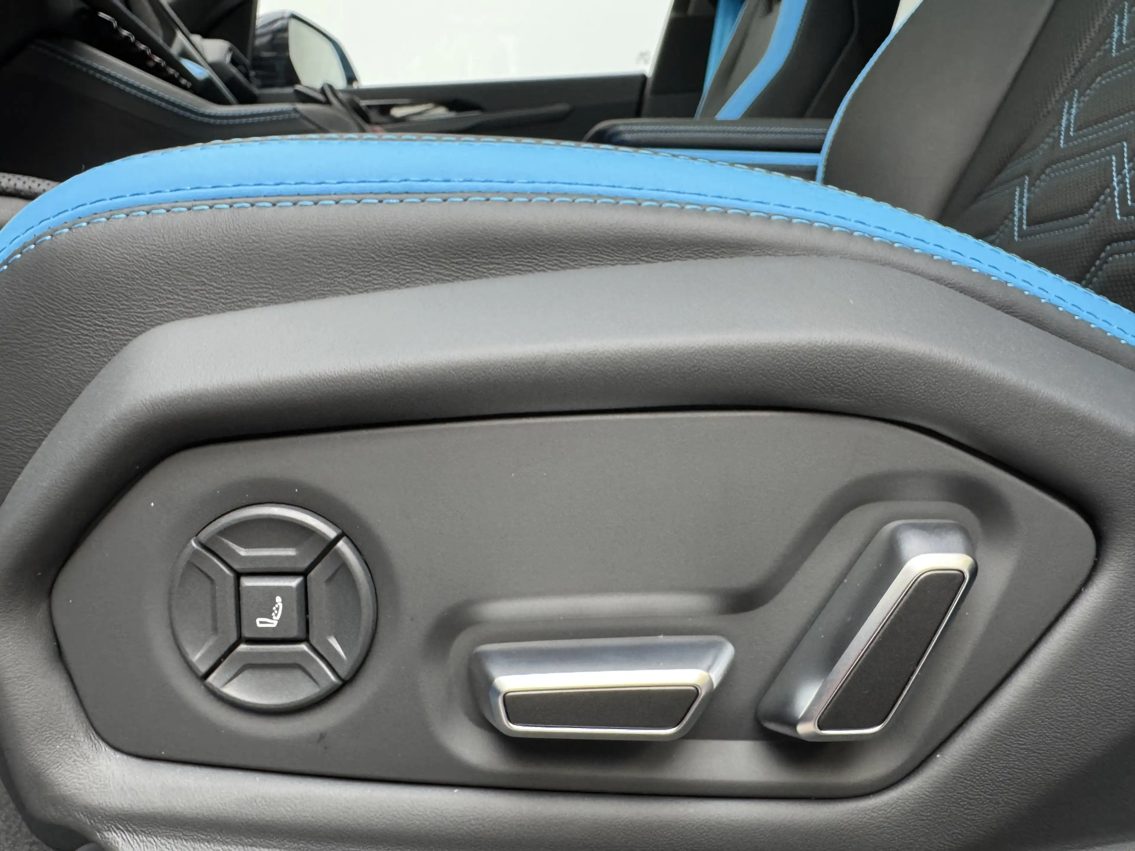Lamborghini Urus SE B&O 3D Style Package 23Zoll Panorama — photo 15