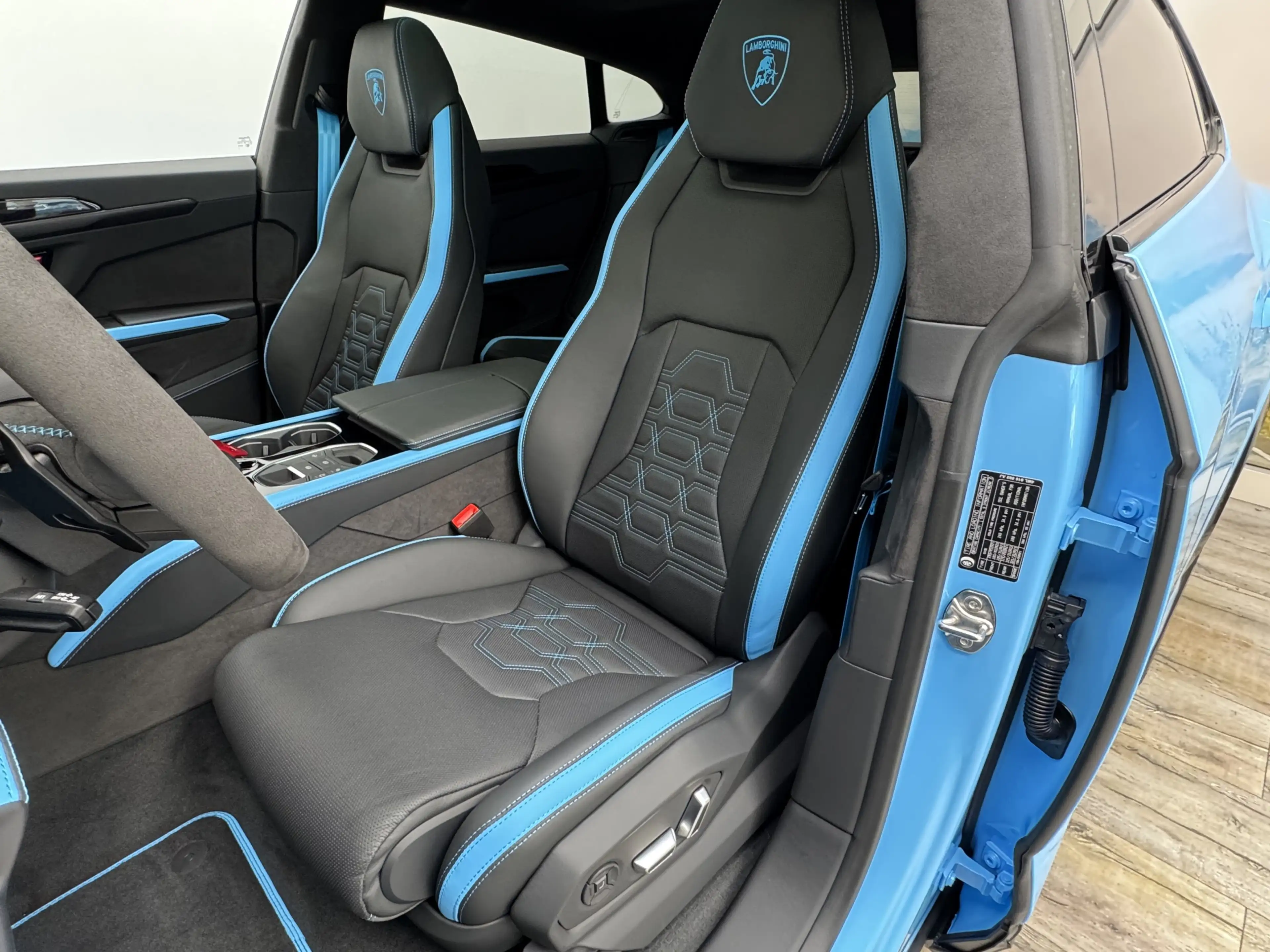 Lamborghini Urus SE B&O 3D Style Package 23Zoll Panorama — photo 14