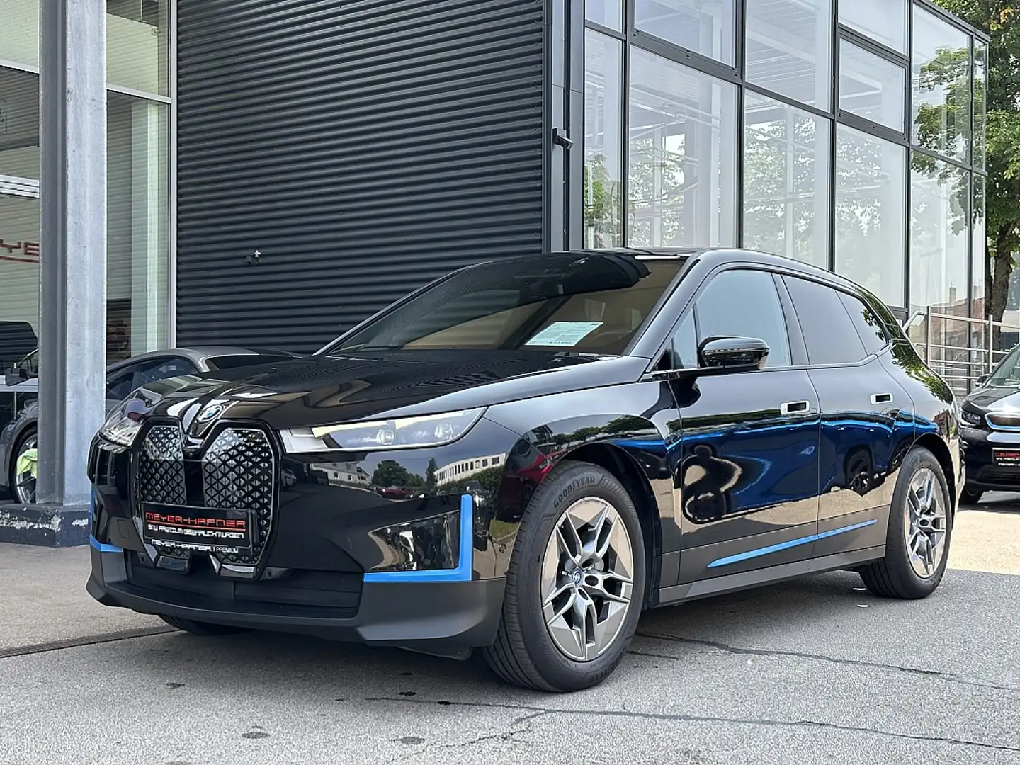 BMW iX xDrive40 / AHK / Sky Lounge / Soft Close / 20" Negru - 2