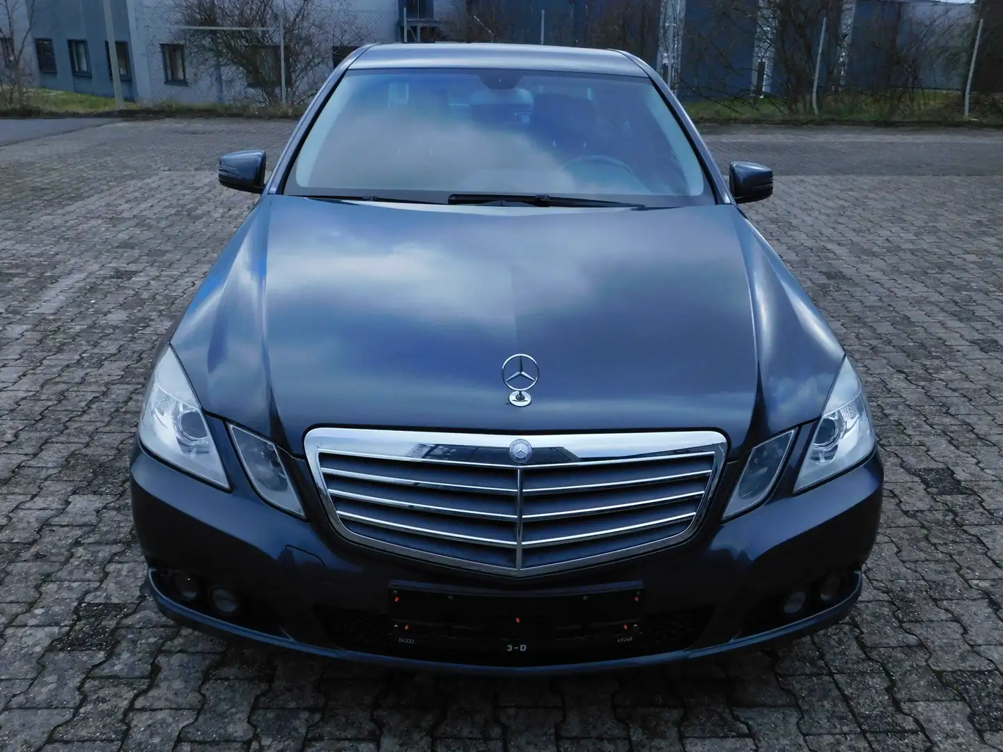 Mercedes-Benz E 200 E 200 CGI SERVICE - MB 1.Hand TOP Zustand Gris - 1
