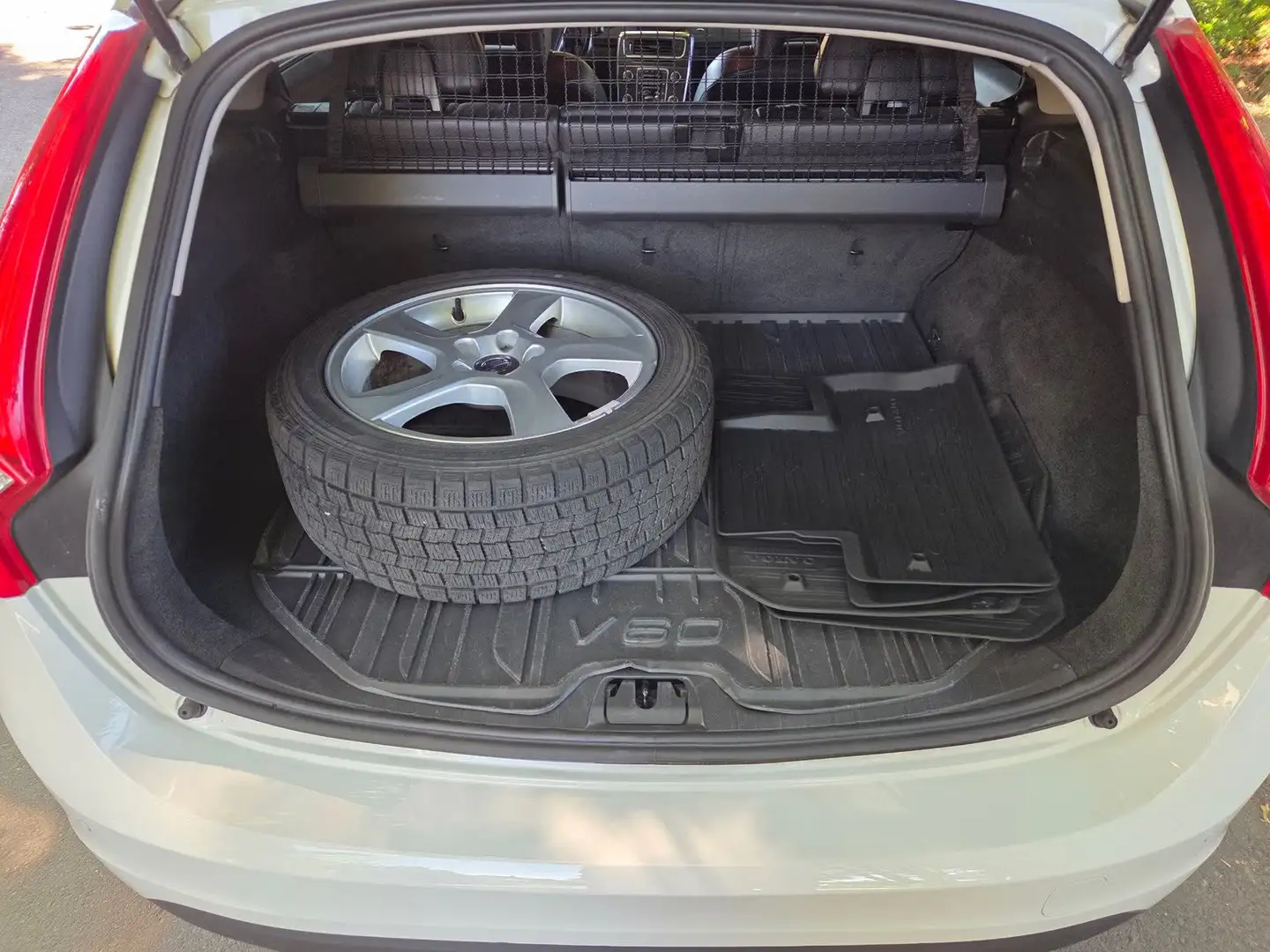 Volvo V60 V60 2.0 D3 R-Design Geartronic Blanc - 2