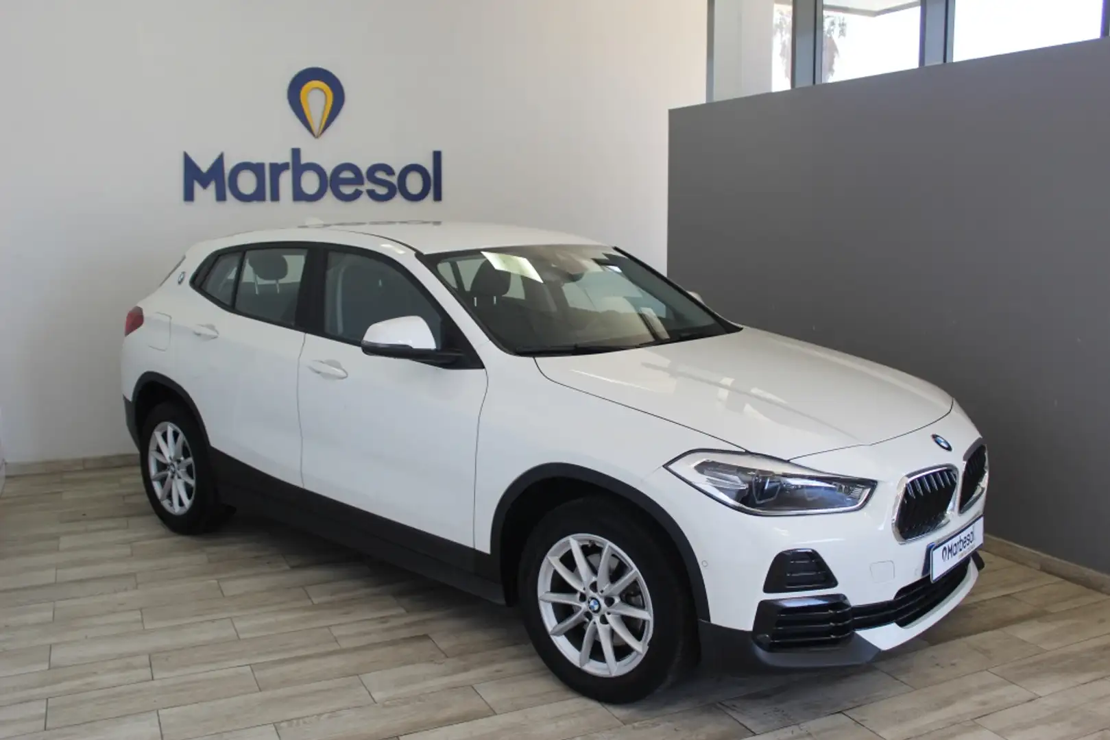 BMW X2 sDrive 18iA Blanc - 2