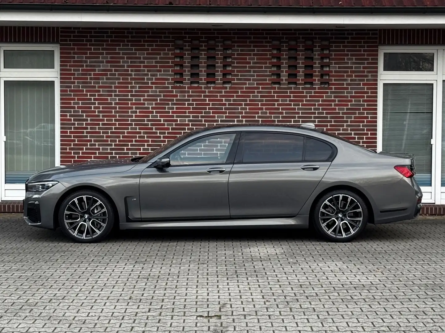 BMW 740 L d xDrive*M SPORTPAKET*PANORAMA*SONDERLACK! Grau - 2