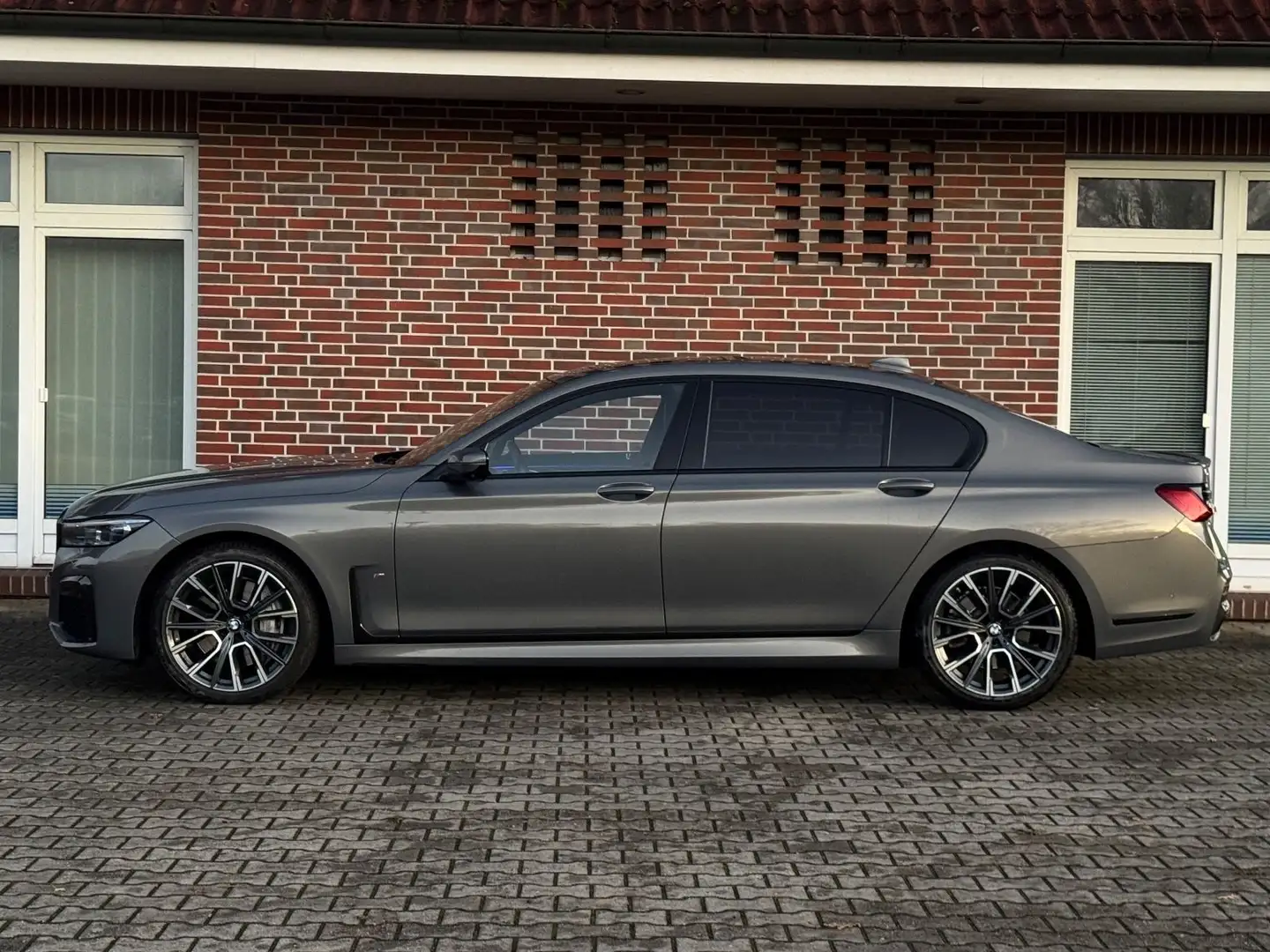 BMW 740 L d xDrive*M SPORTPAKET*PANORAMA*SONDERLACK! Gris - 2