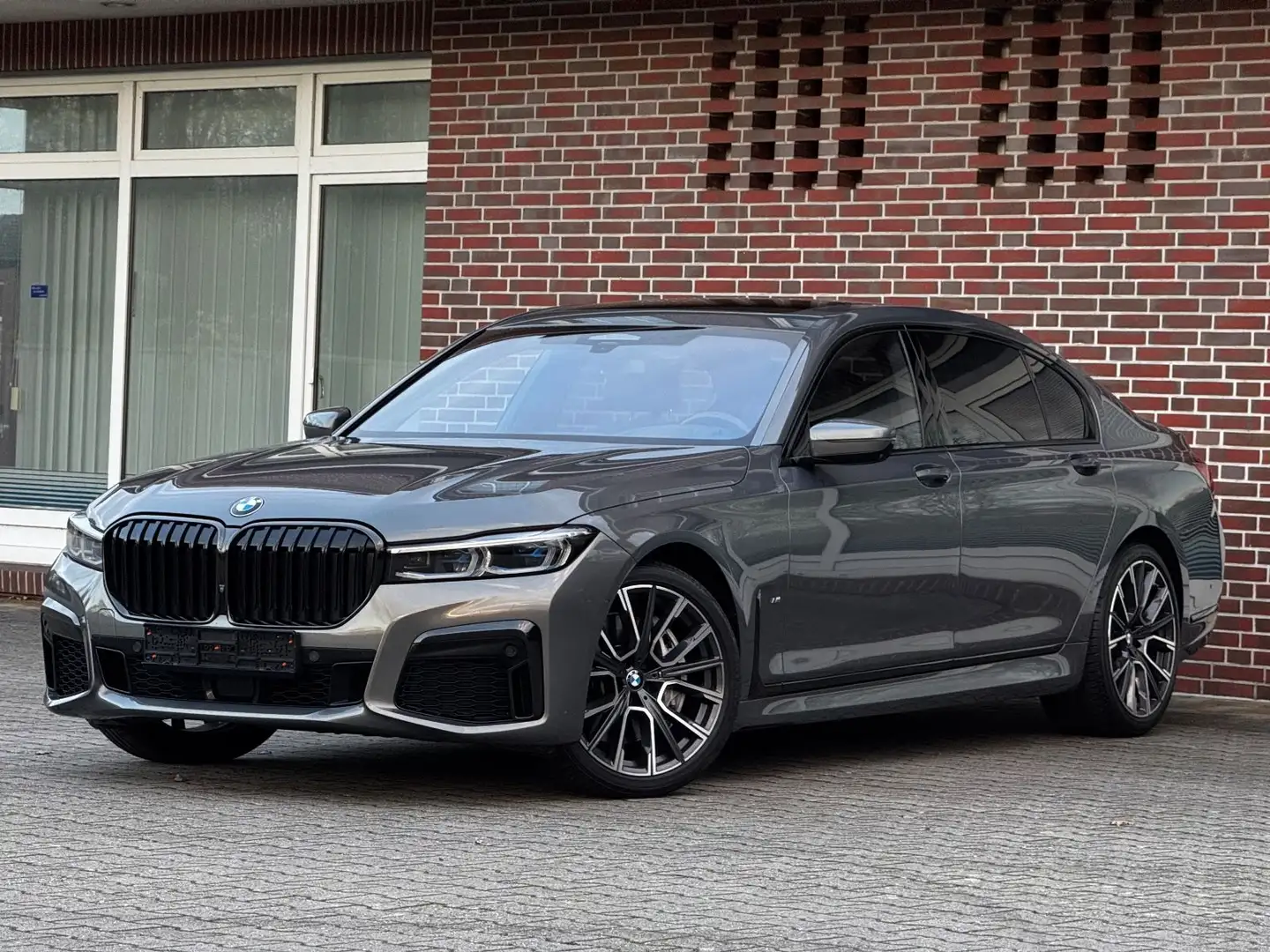 BMW 740 L d xDrive*M SPORTPAKET*PANORAMA*SONDERLACK! Grau - 1