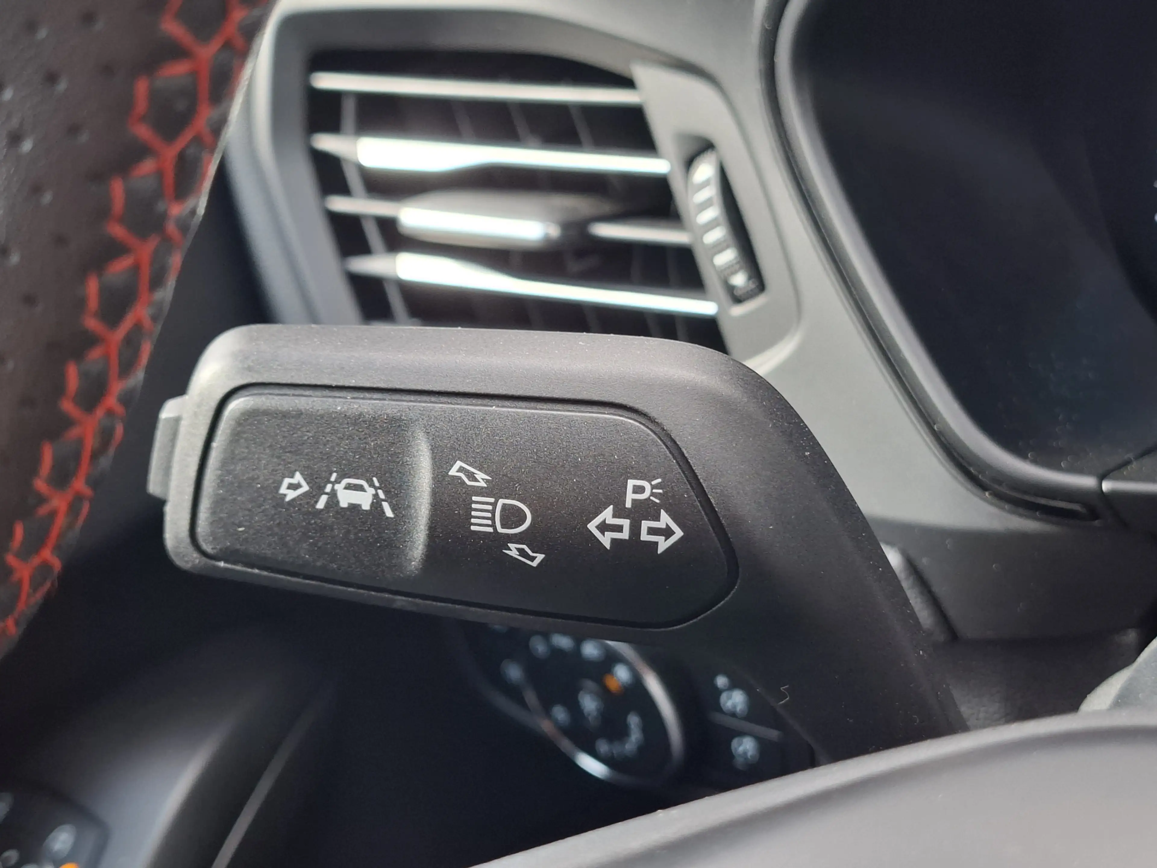 Ford Focus Wagon 1.0 EcoBoost MHEV ST-Line business | Navigat — photo 31