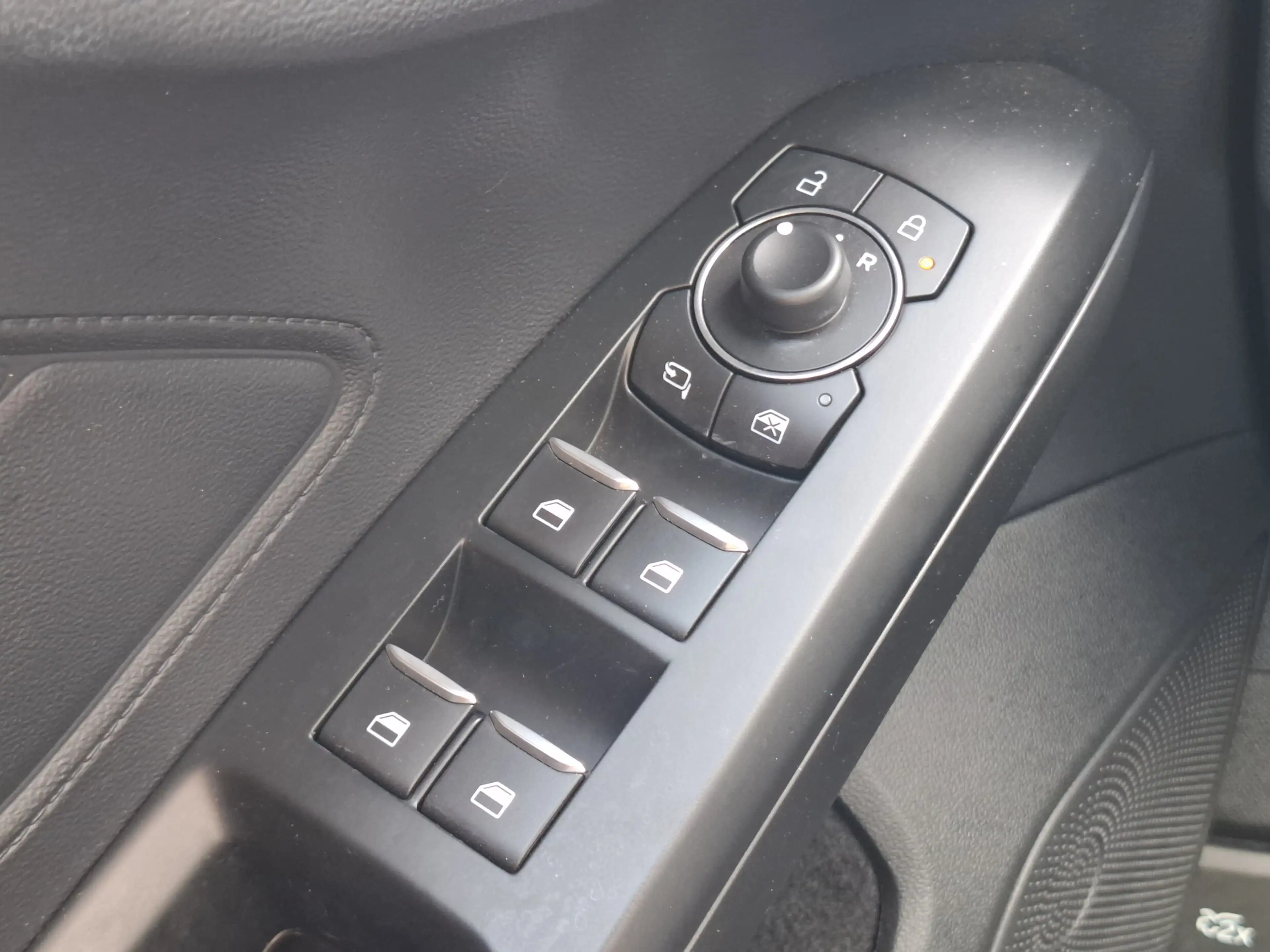 Ford Focus Wagon 1.0 EcoBoost MHEV ST-Line business | Navigat — photo 37