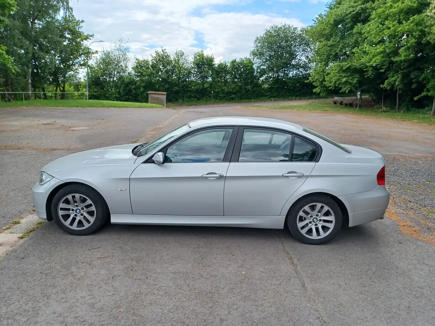 BMW 318 318i Silber - 2