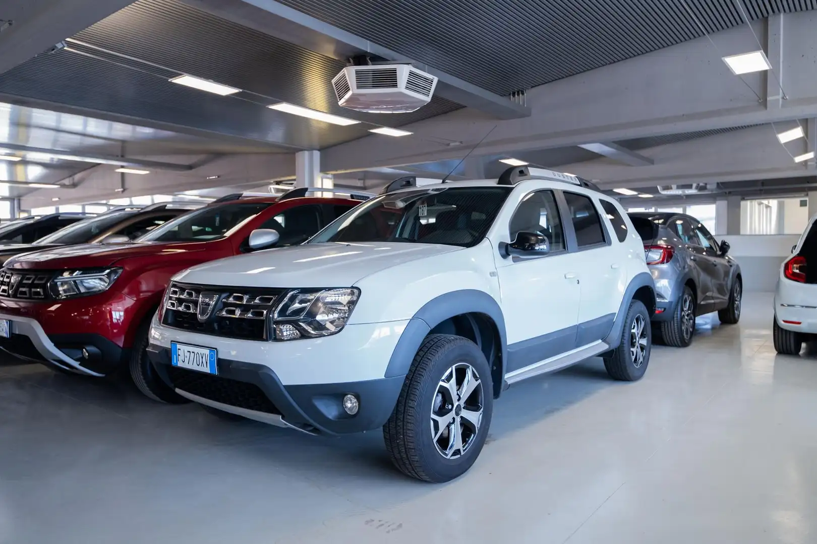 Dacia Duster 1.2 tce Black Shadow 4x2 s&s 125cv - 1