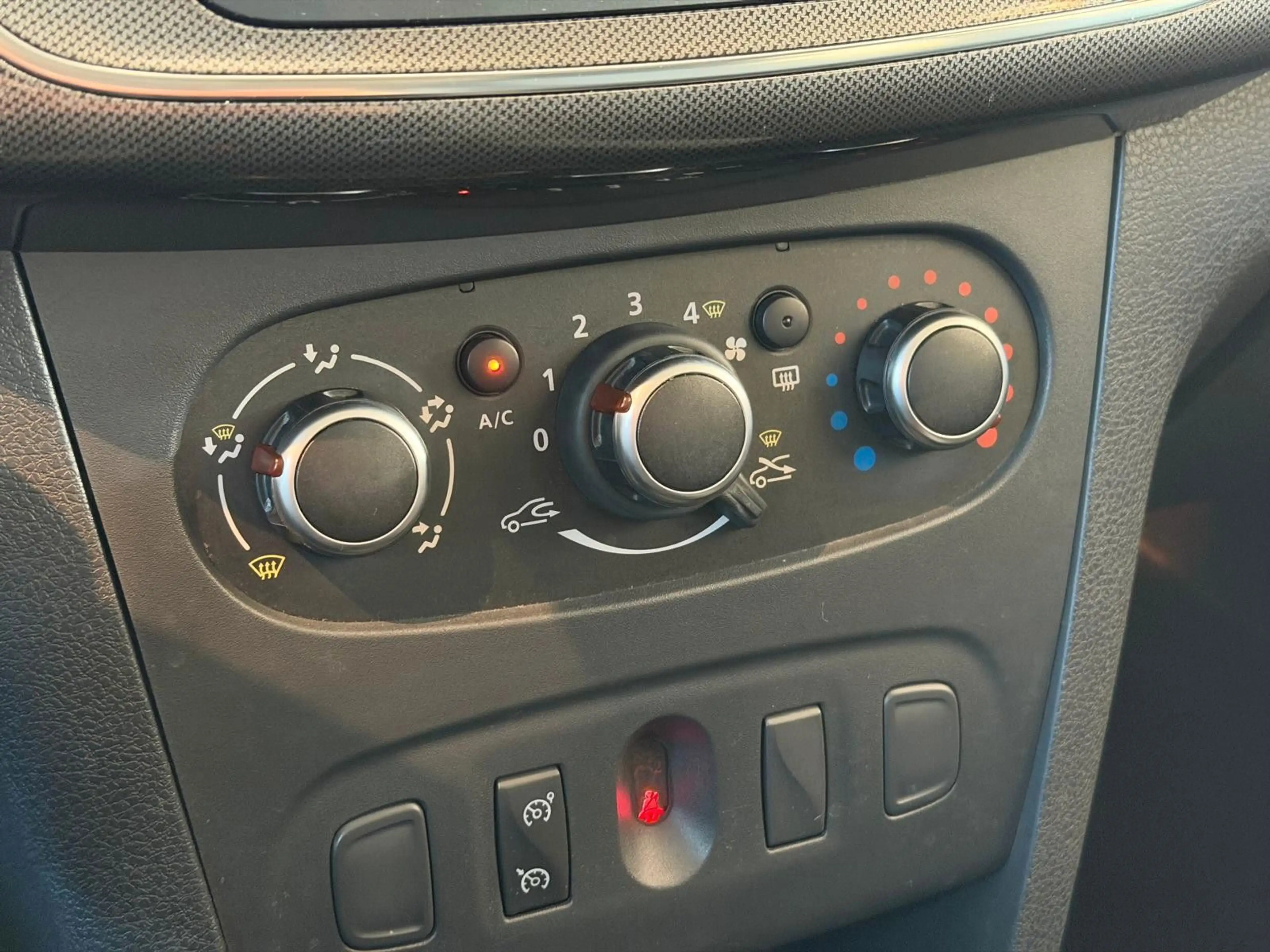 Dacia Logan MCV II Kombi Stepway/1.Hand/Kamera/tempoma — photo 13