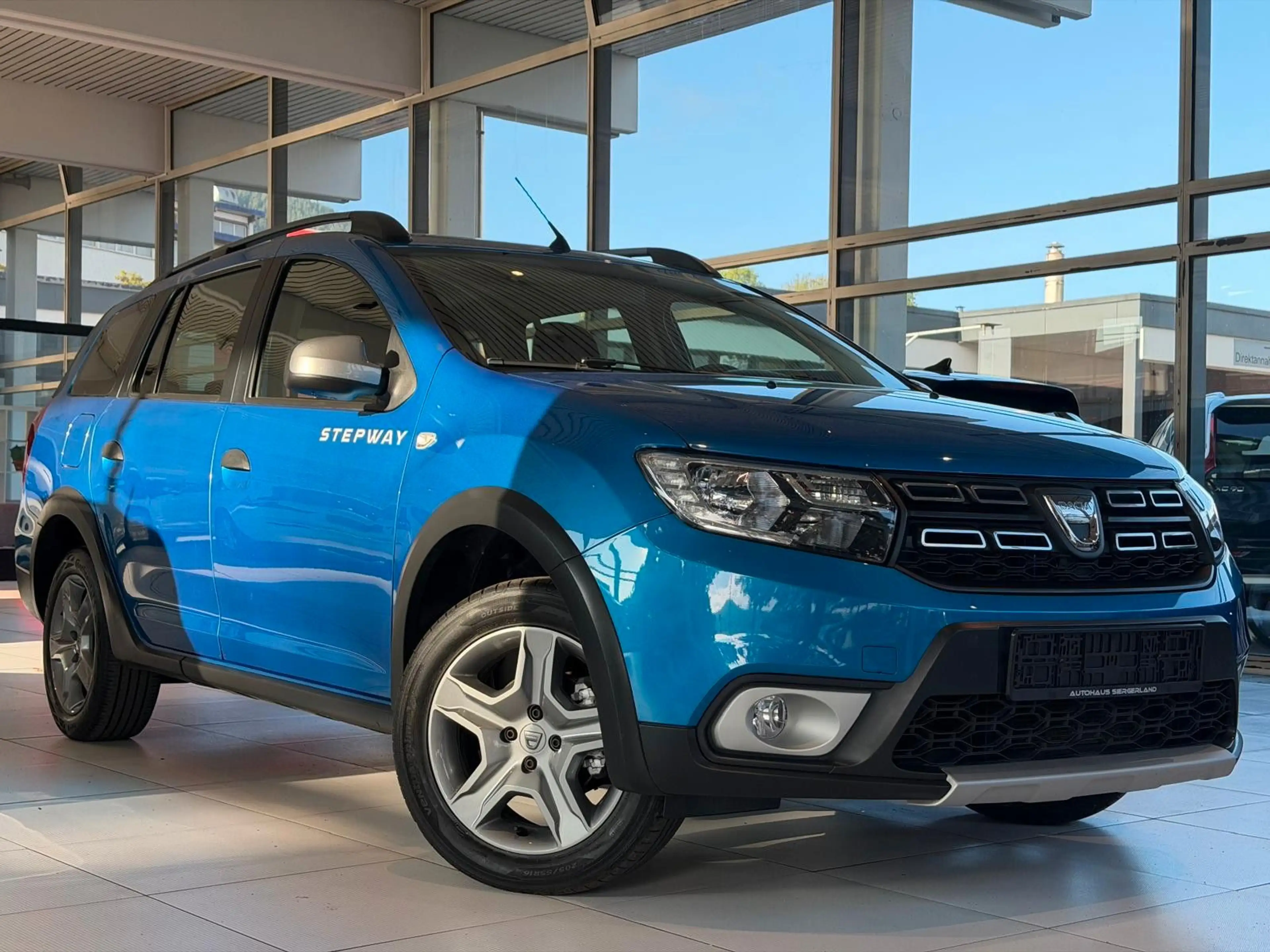 Dacia Logan MCV II Kombi Stepway/1.Hand/Kamera/tempoma — photo 2