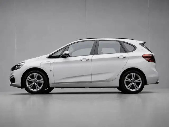 BMW 225