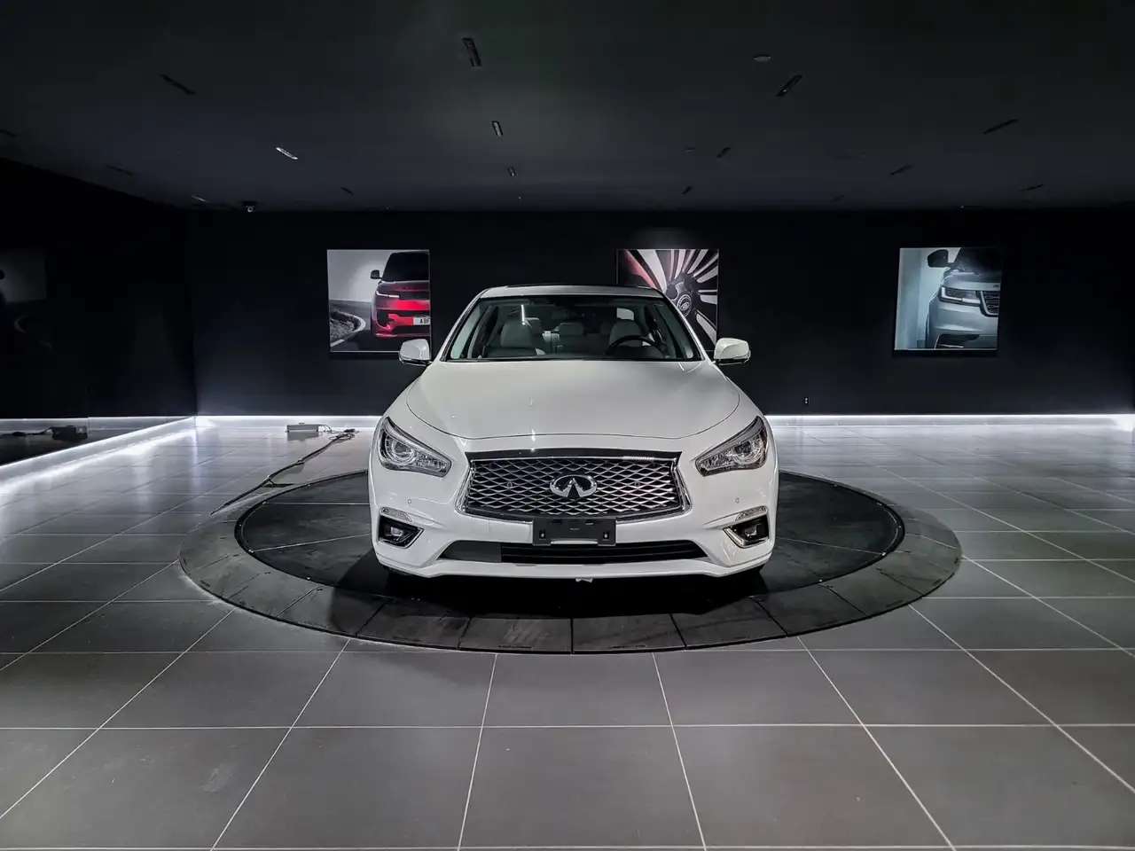 Infiniti Q50 снимка Infiniti Q50