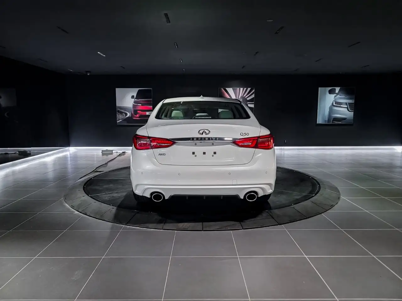 Infiniti Q50 снимка Infiniti Q50