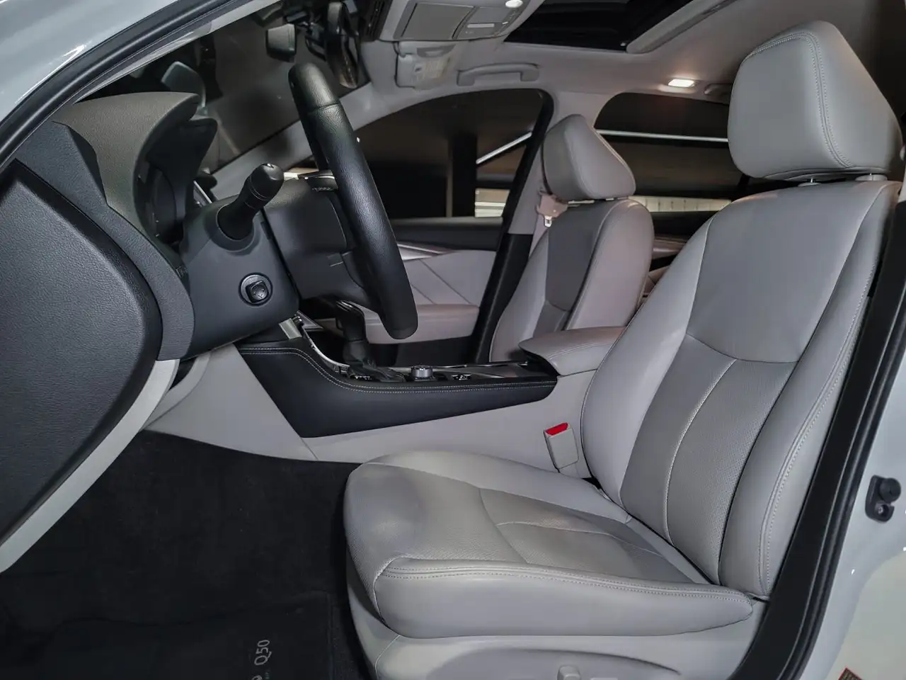 Infiniti Q50 снимка Infiniti Q50