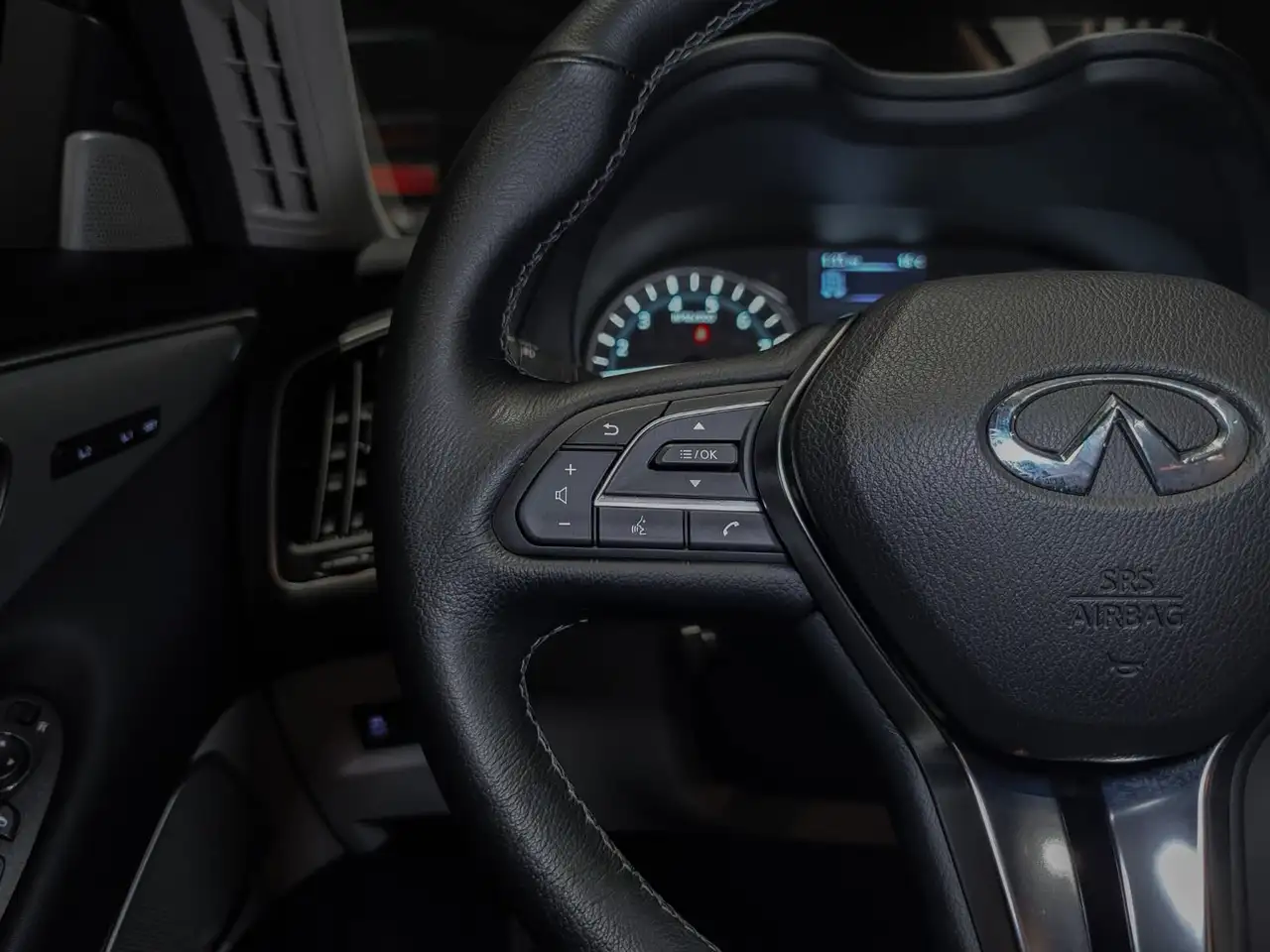 Infiniti Q50 снимка Infiniti Q50