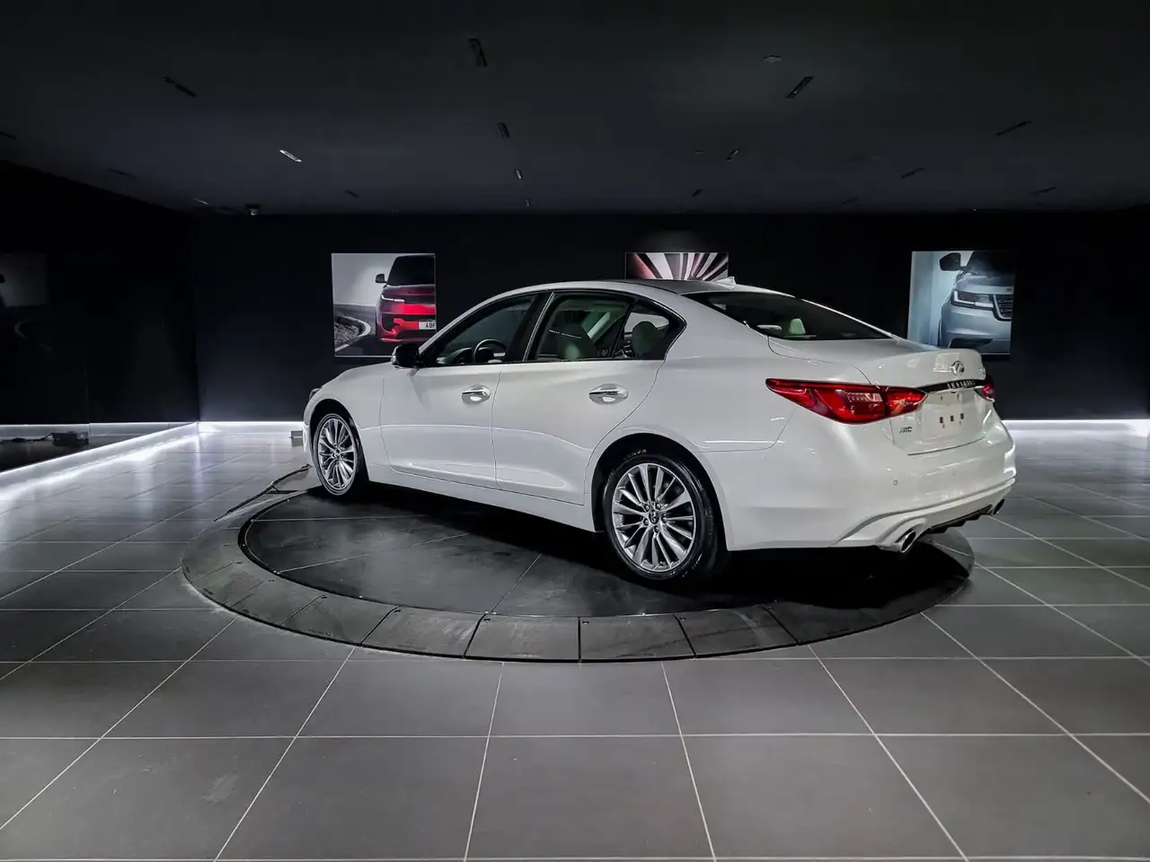 Infiniti Q50 снимка Infiniti Q50