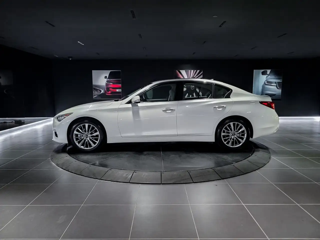 Infiniti Q50 снимка Infiniti Q50