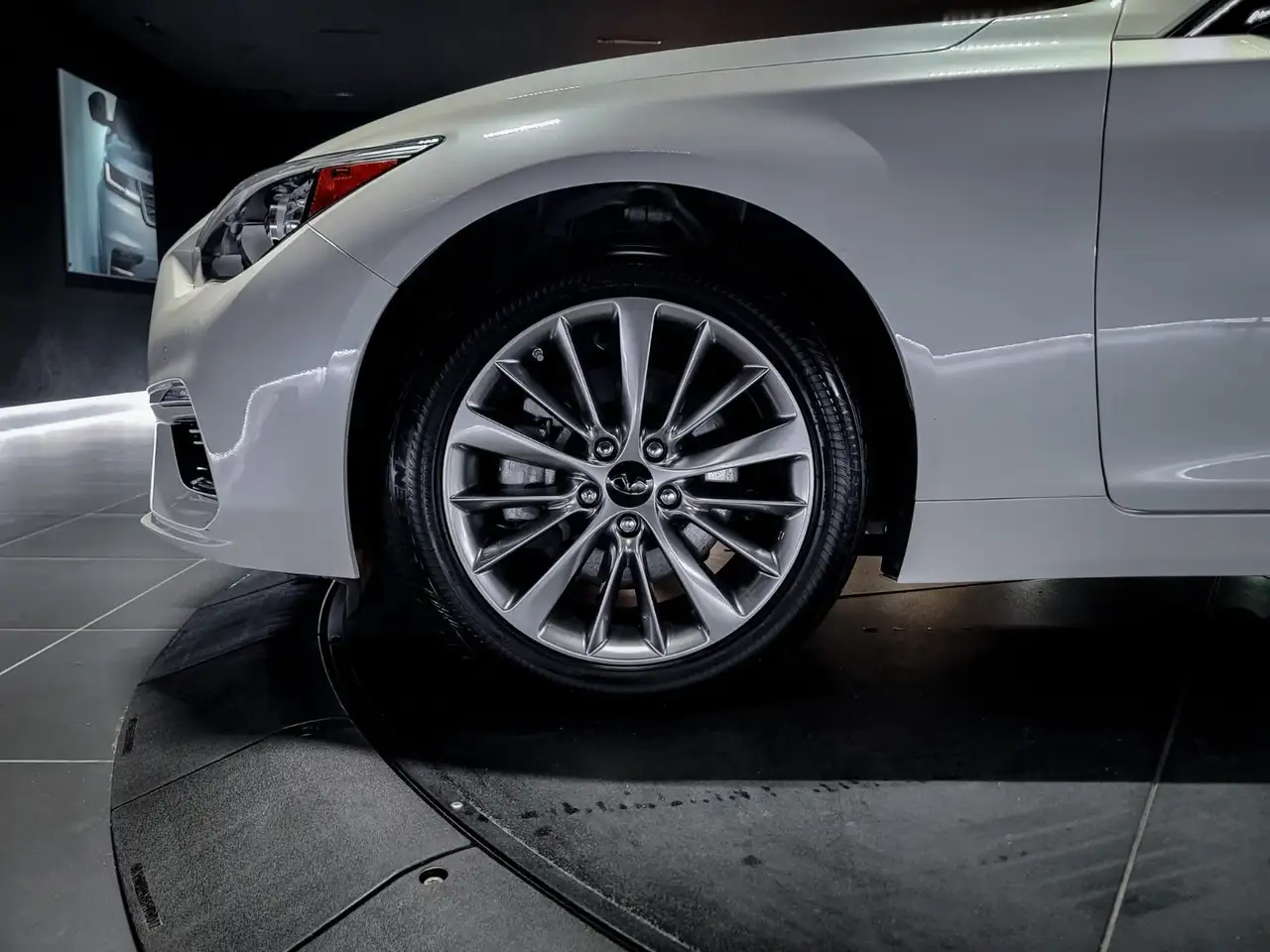 Infiniti Q50 снимка Infiniti Q50