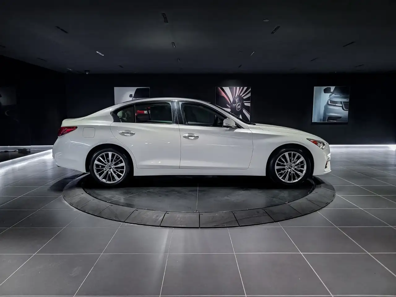 Infiniti Q50 снимка Infiniti Q50