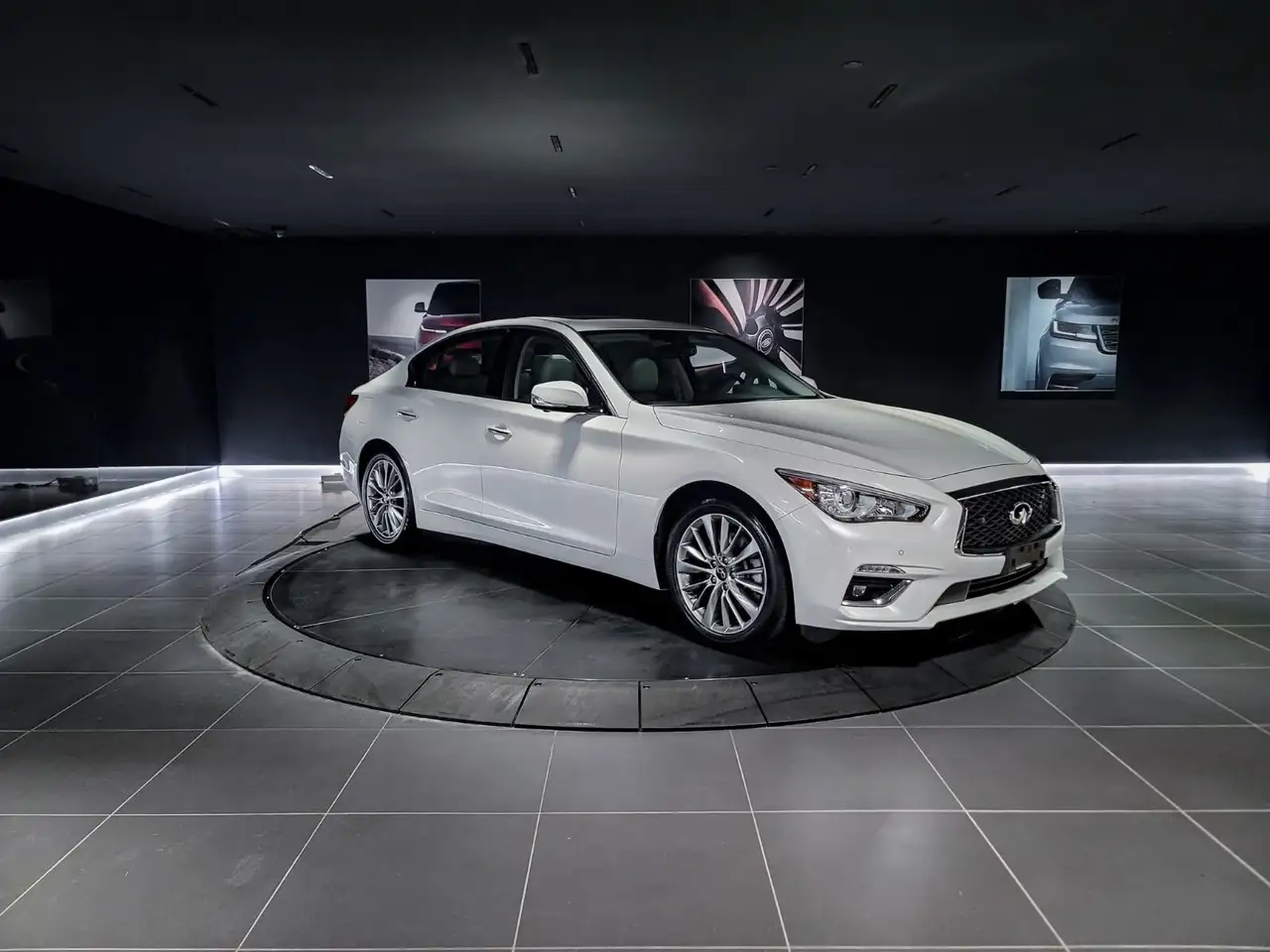 Infiniti Q50 снимка Infiniti Q50