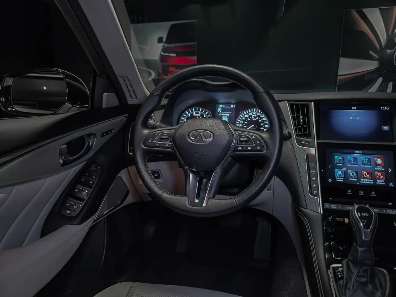 Infiniti Q50 снимка Infiniti Q50