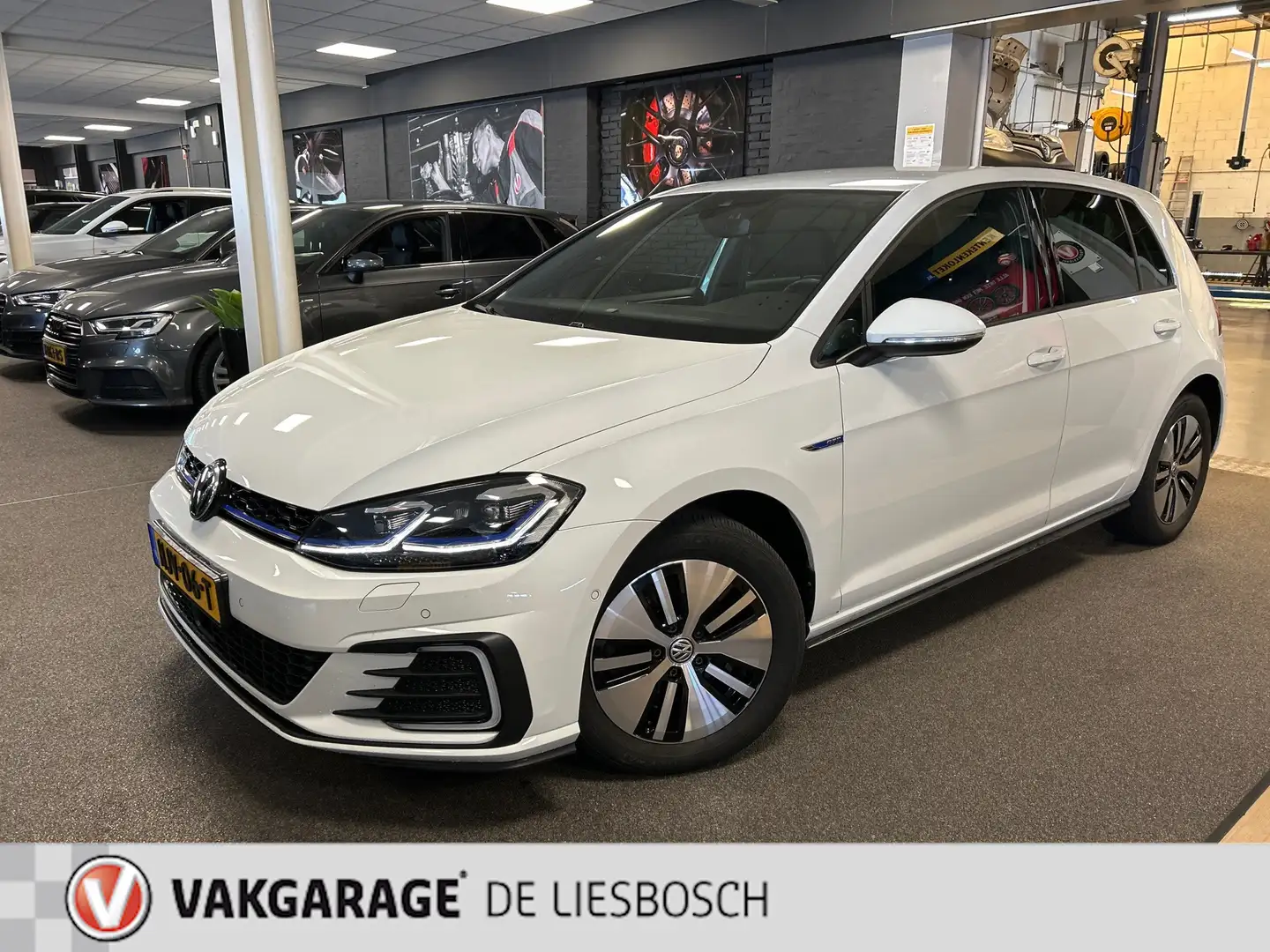 Volkswagen Golf 1.4 TSI PHEV / adaptive cruise-control / Navigatie Wit - 1