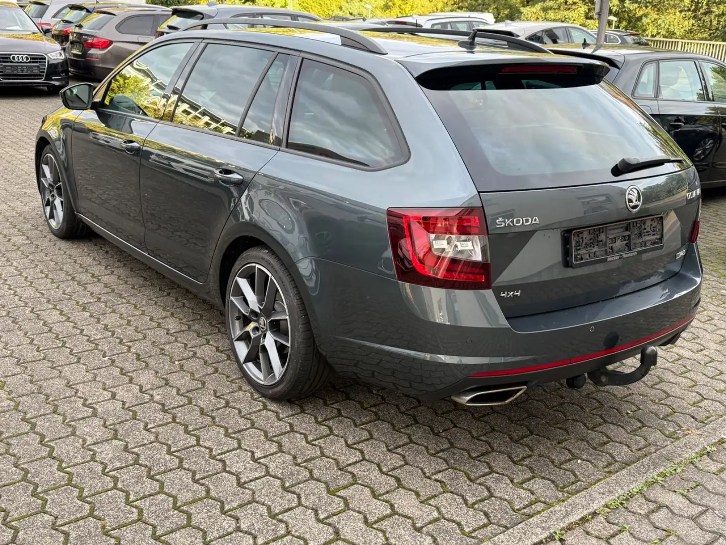 Skoda Octavia Combi RS 4x4 DSG Alcantara AHK Keyless Grau - 2