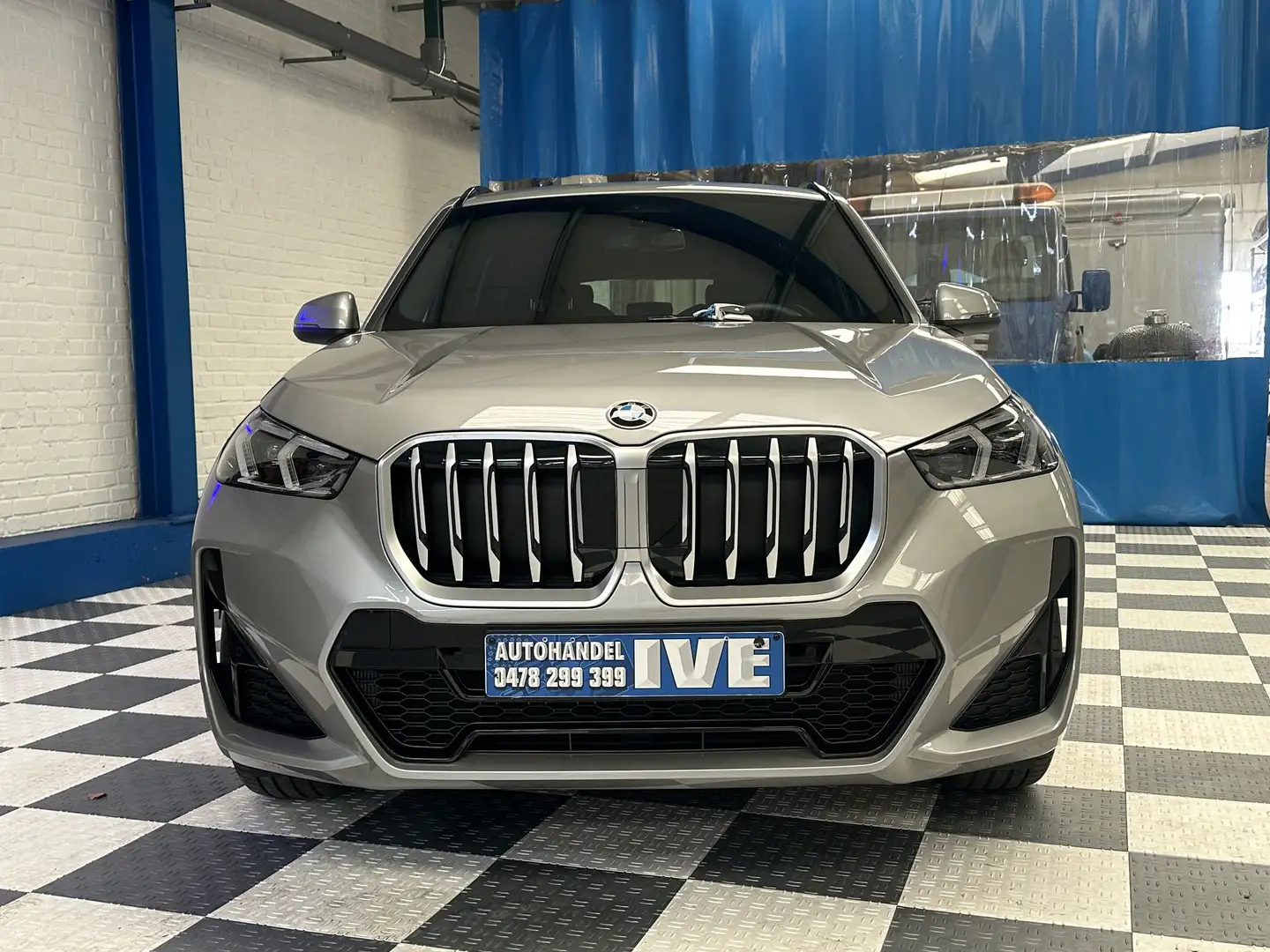 BMW X1 X1 sDrive18i Aut. M Sport Grau - 2