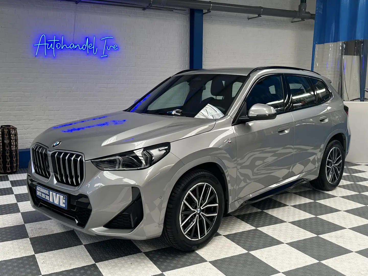 BMW X1 X1 sDrive18i Aut. M Sport Grau - 1