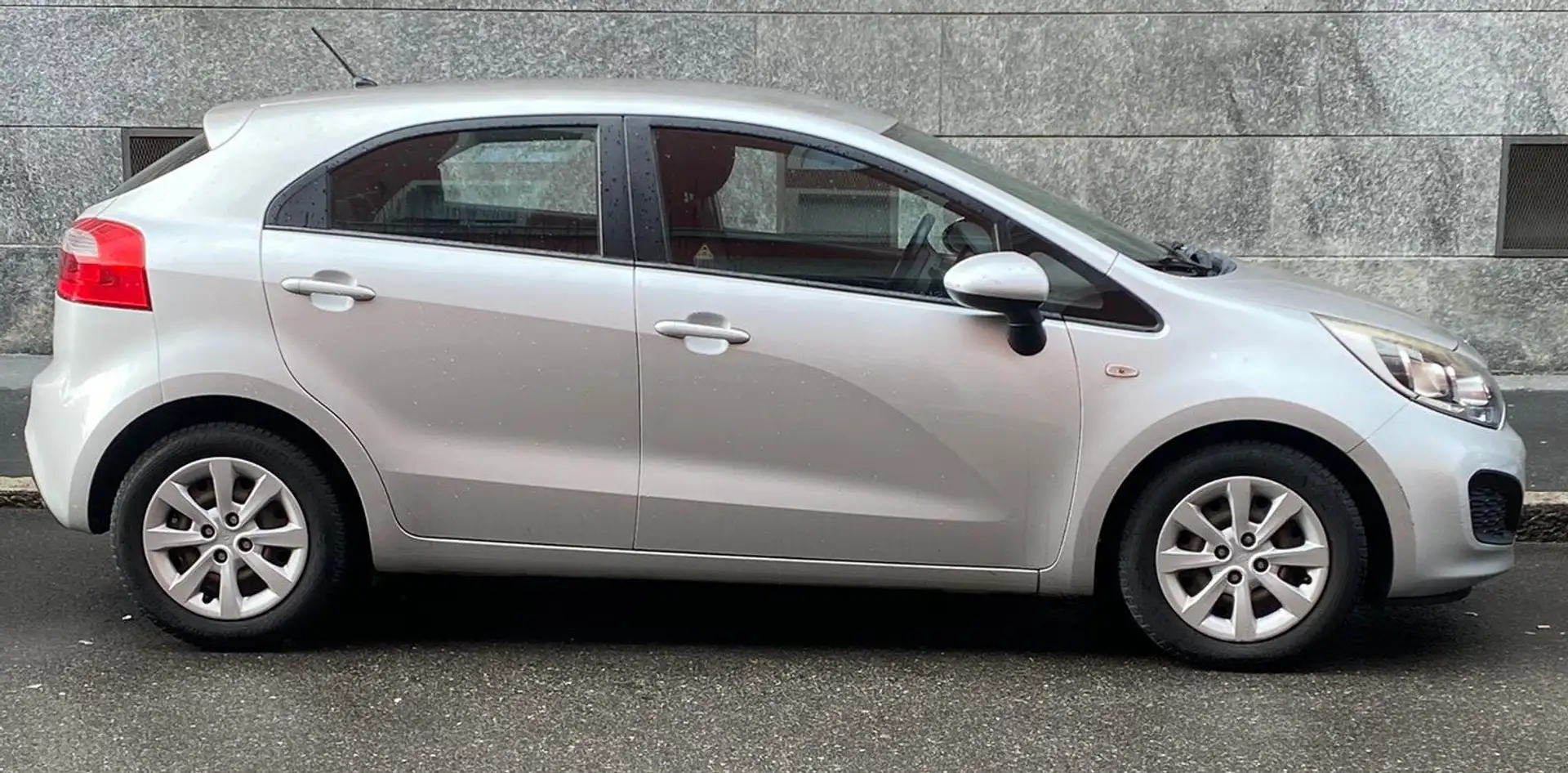 Kia Rio 5p 1.2 LX - Uniprop - CVT AutoNauticaRoma Argento - 1