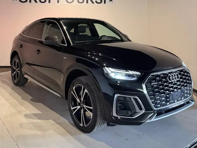 Audi Q5 view 2