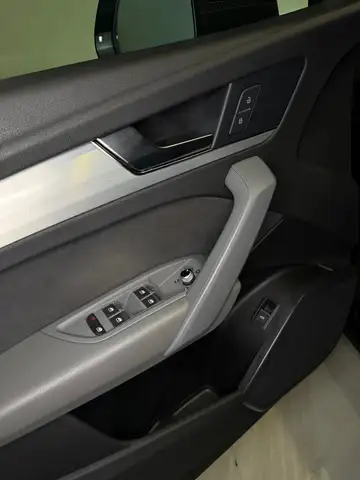 Audi Q5 view 9