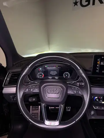 Audi Q5 view 12
