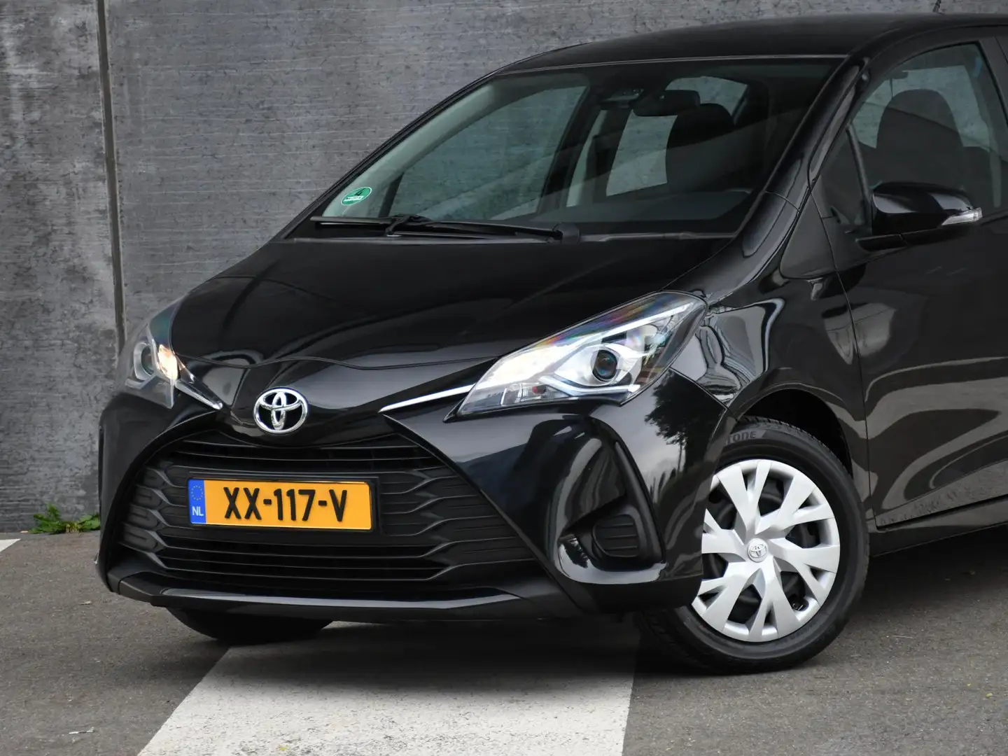 Toyota Yaris Active 1.5 VVT-i 115pk NAVI | CAMERA | CRUISE | BO Zwart - 2