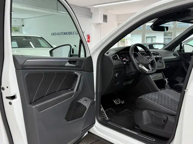 Volkswagen Tiguan view 6