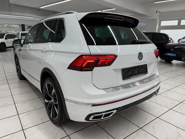 Volkswagen Tiguan view 2