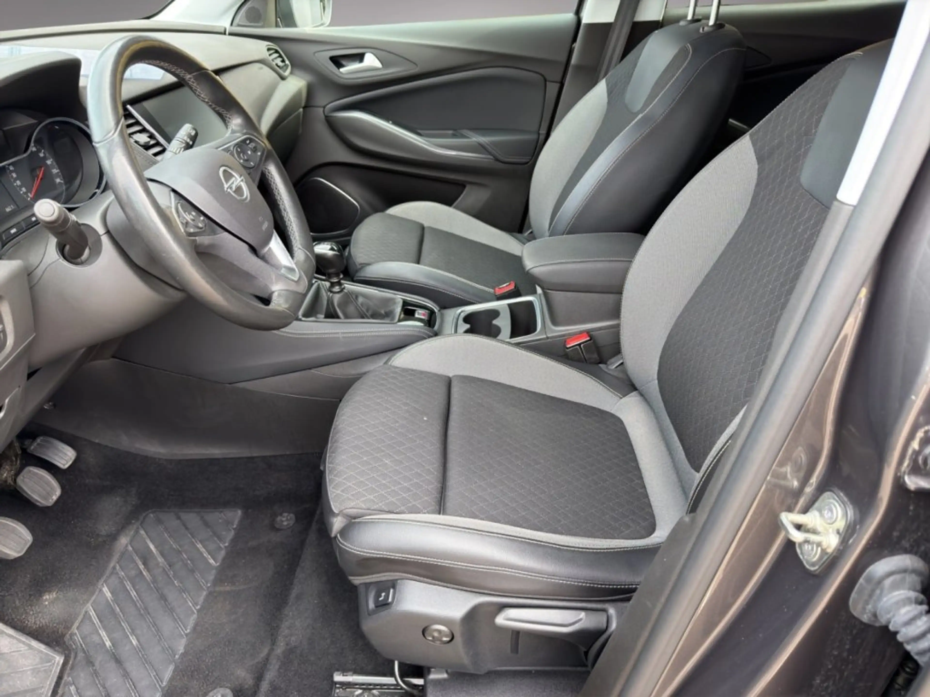 Opel Grandland X 1.5 CDTI Elegance 96KW MT6 — photo 7