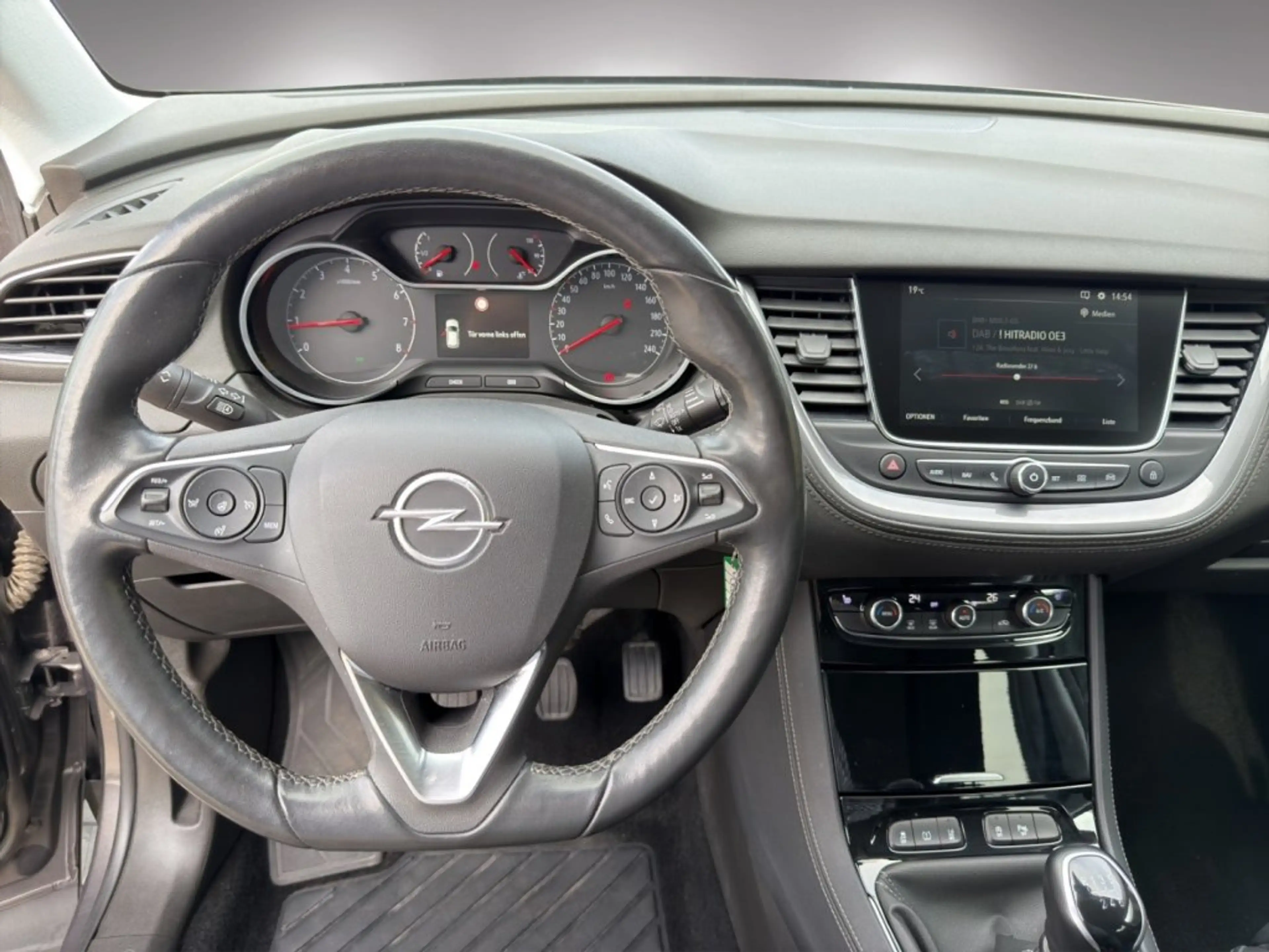 Opel Grandland X 1.5 CDTI Elegance 96KW MT6 — photo 9
