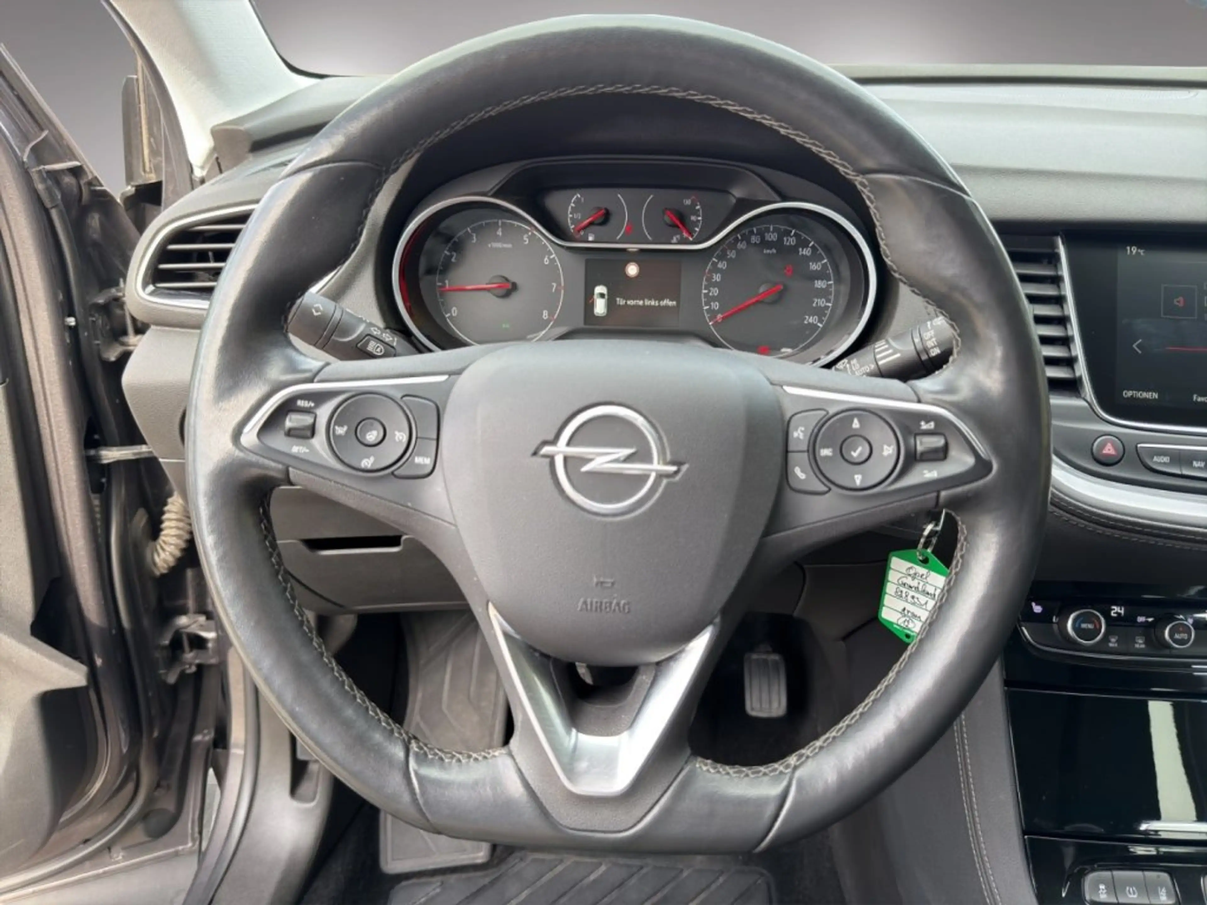 Opel Grandland X 1.5 CDTI Elegance 96KW MT6 — photo 8