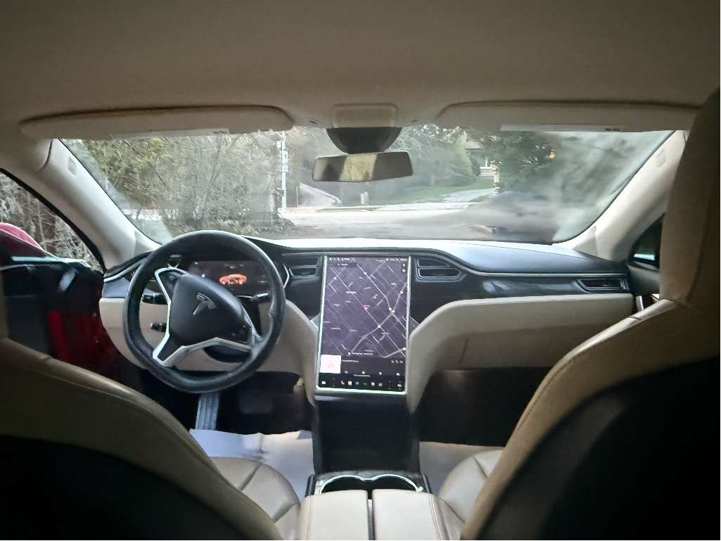 2015 Tesla Model S 85D thumb 9