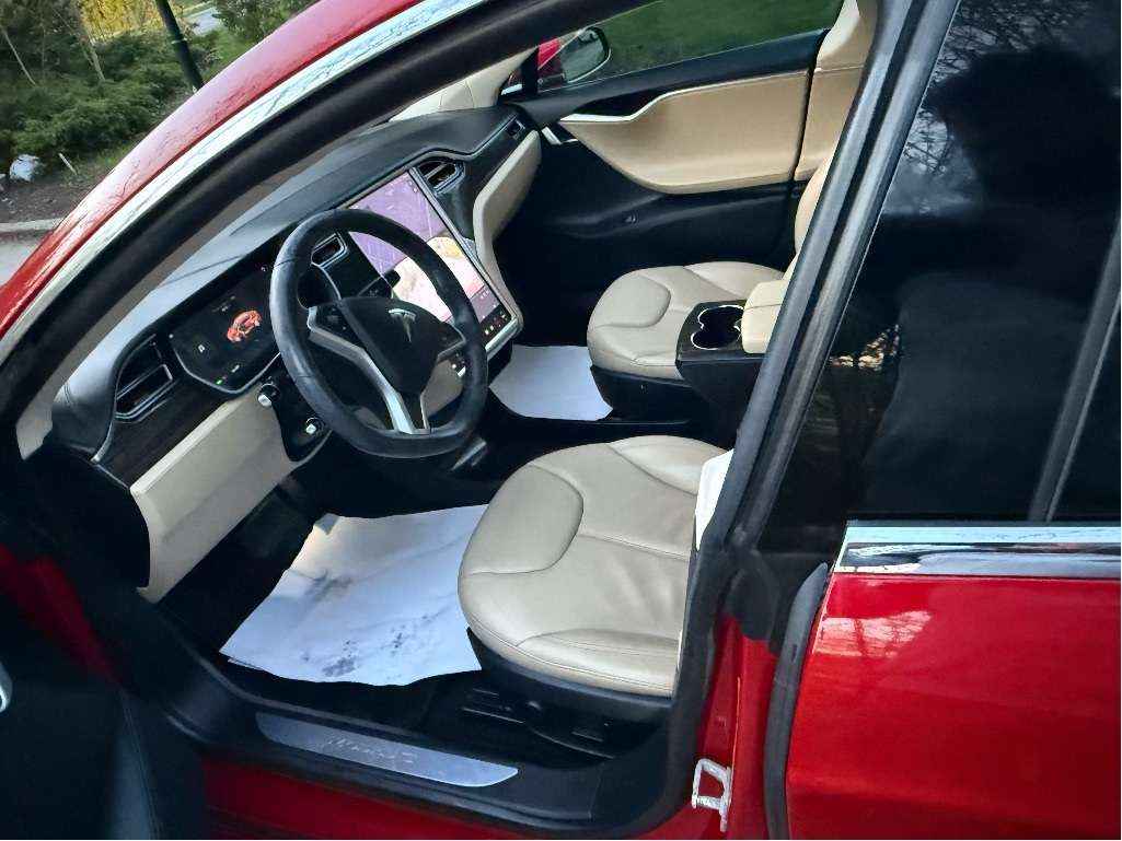 2015 Tesla Model S 85D thumb 7