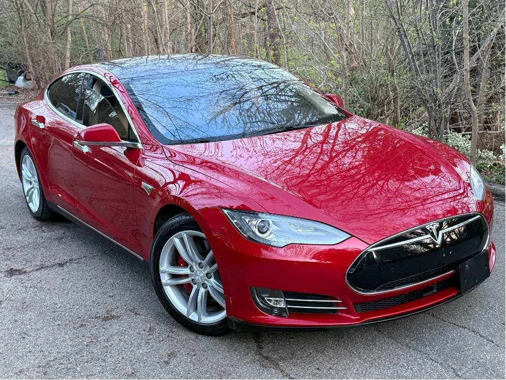 2015 Tesla Model S 85D alt 2