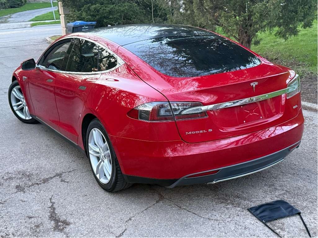 2015 Tesla Model S 85D alt 4