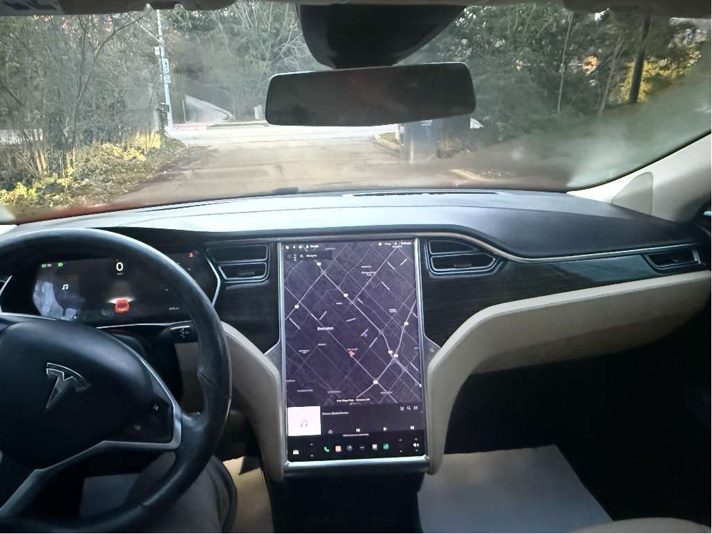 2015 Tesla Model S 85D thumb 10