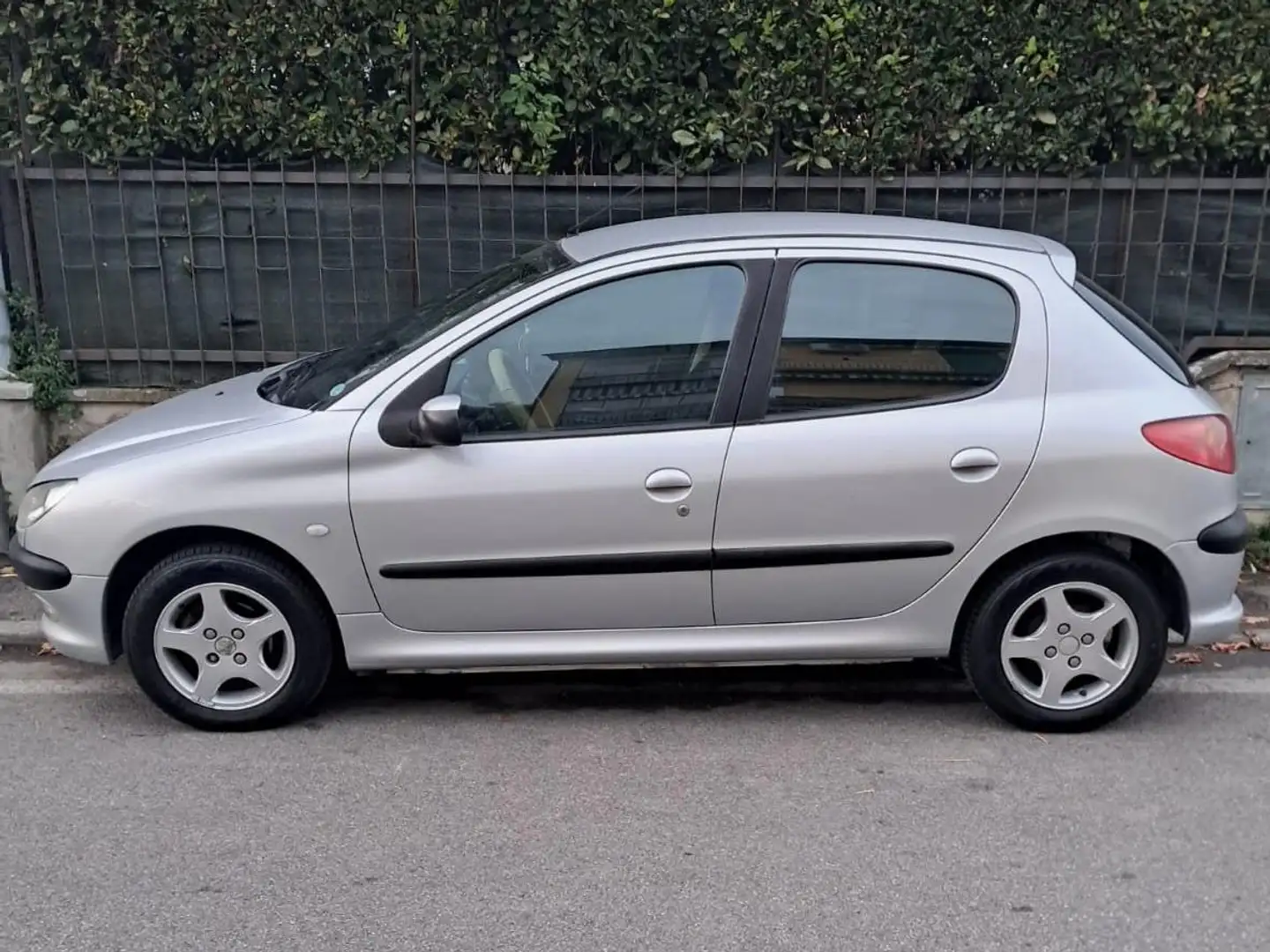 Peugeot 206 206 5p 1.4 hdi X-Design Argento - 2