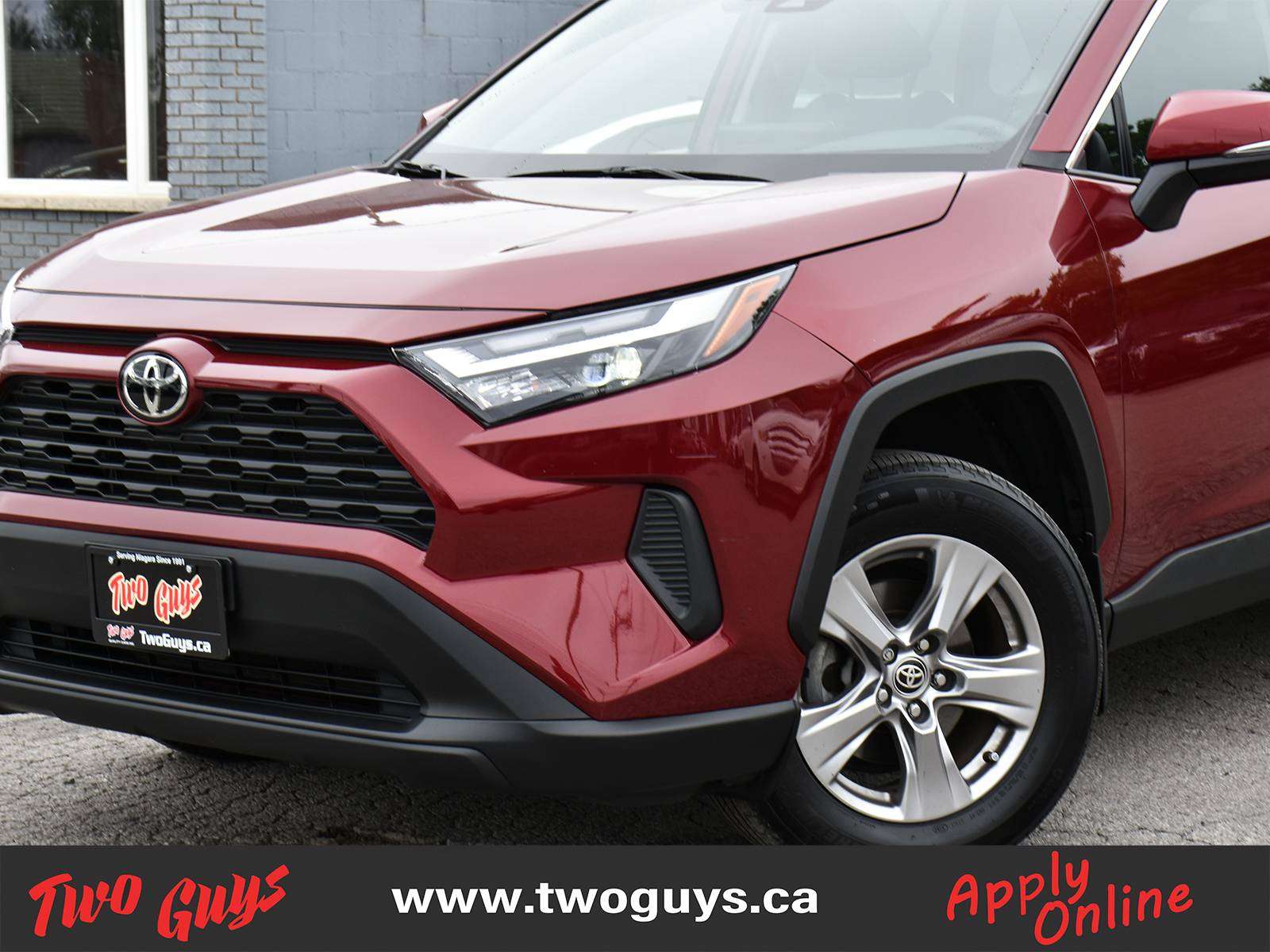 2023 Toyota RAV4 XLE photo 2