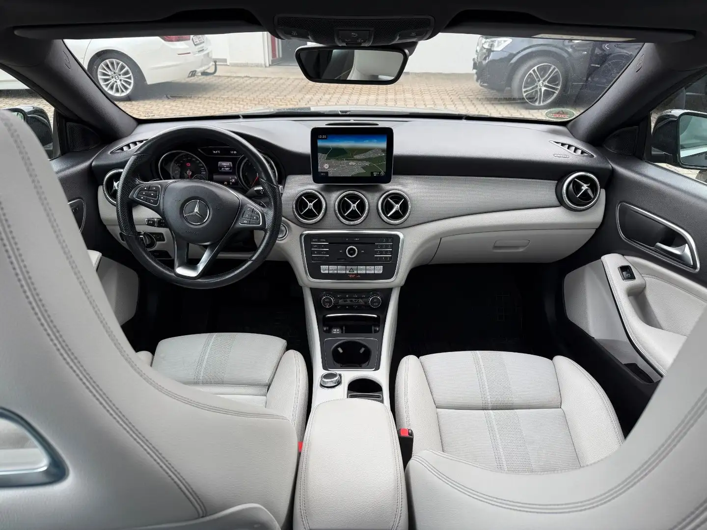 Mercedes-Benz CLA 220 d Shooting Brake COMAND ACC PANO SPORTS Zwart - 2