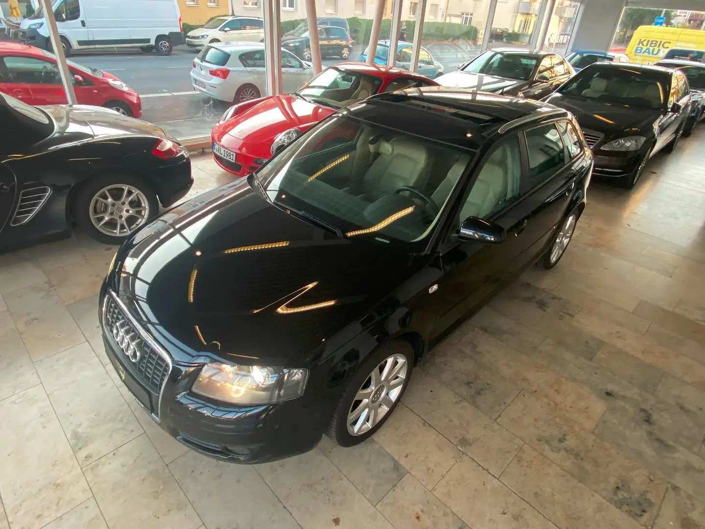 Audi A3 2.0 TDI S-Line Sportb/1.Hd/Led./Navi/Xen/Pano Zwart - 2